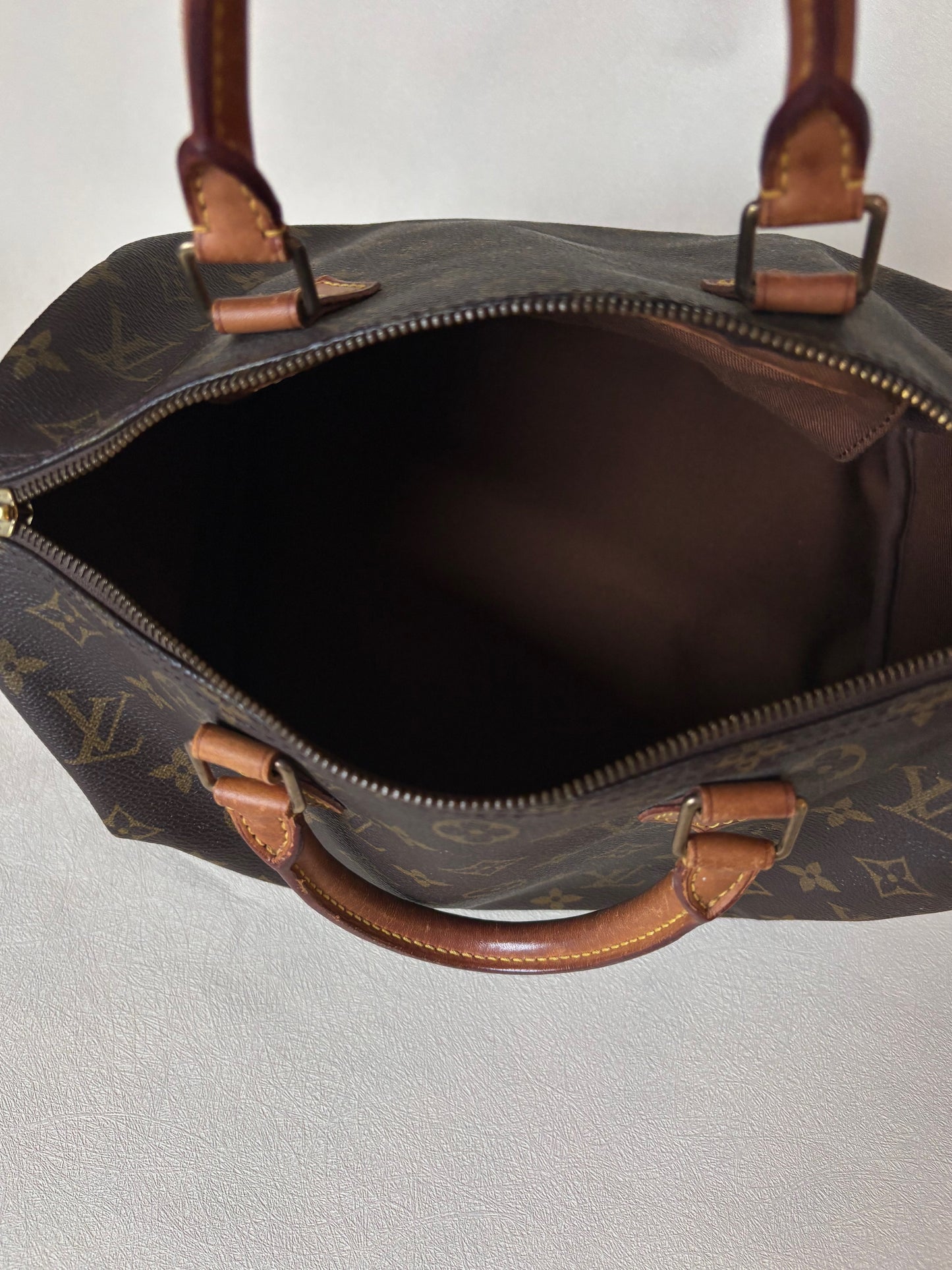 LOUIS VUITTON Speedy 30