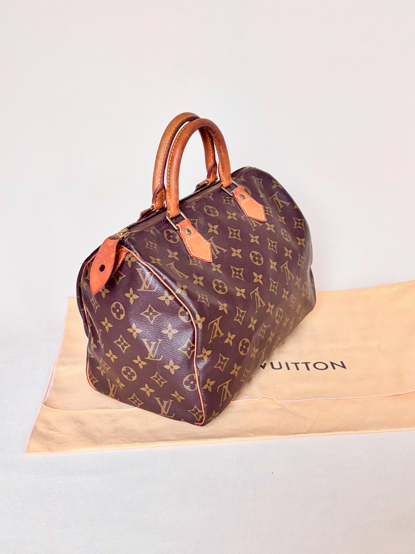LOUIS VUITTON Speedy 30
