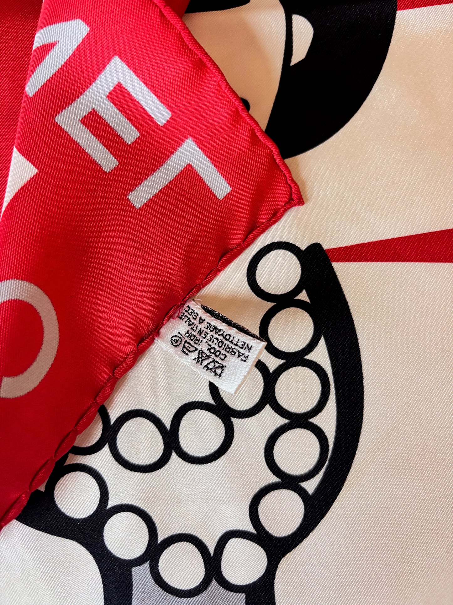 CHANEL Carré en soie