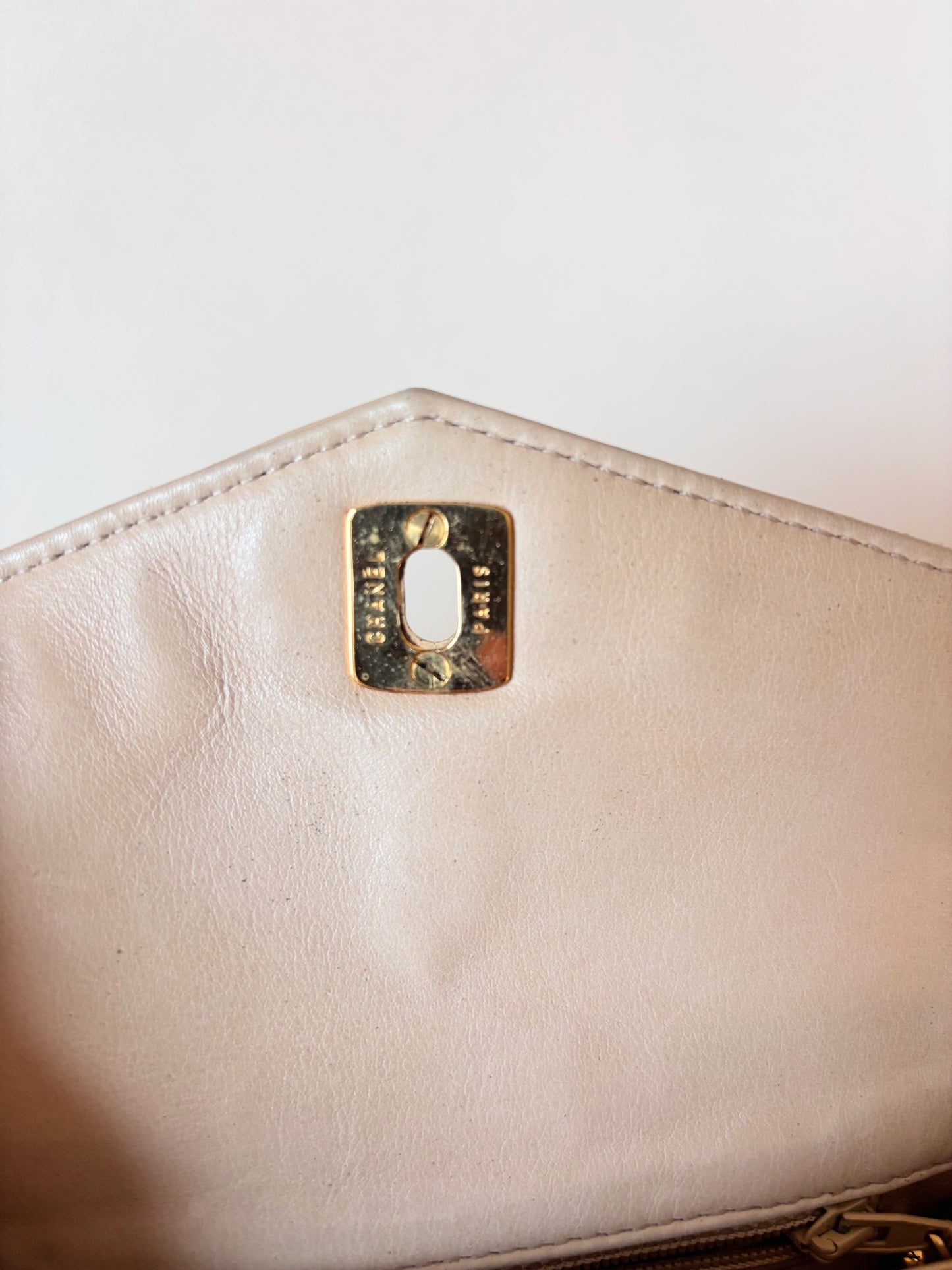 CHANEL Sac banane matelassé