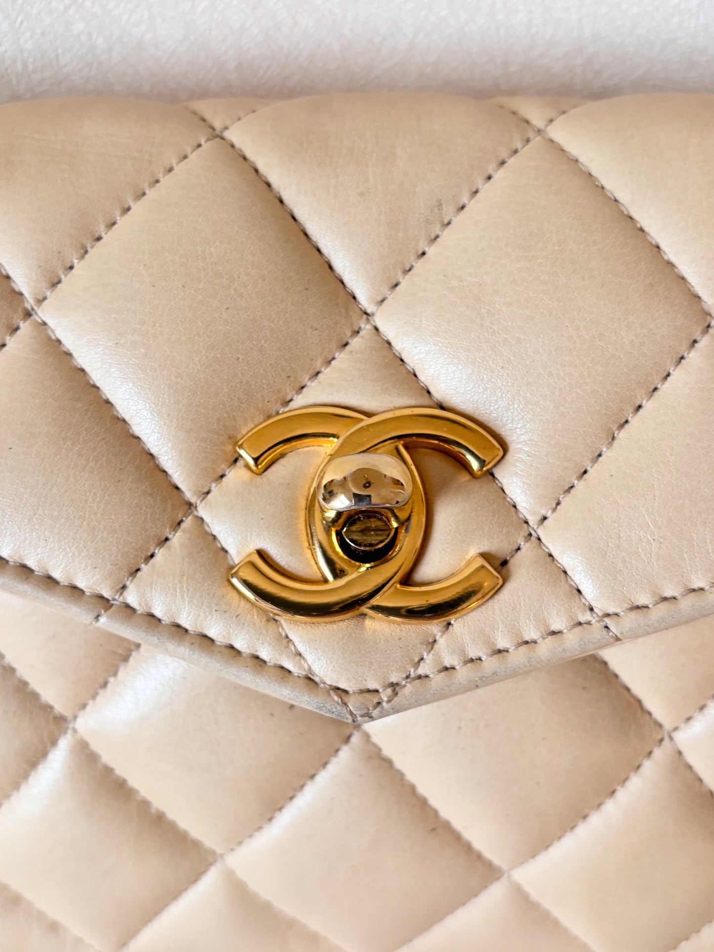 CHANEL Sac banane matelassé