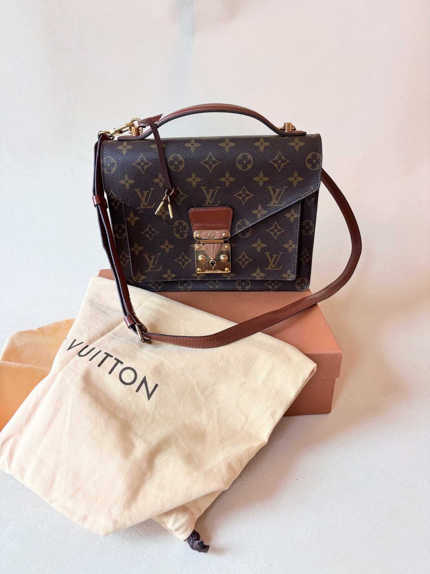LOUIS VUITTON Sac Monceau