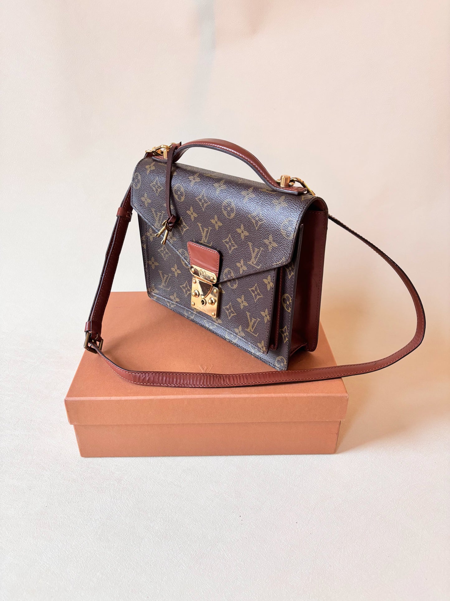 LOUIS VUITTON Sac Monceau