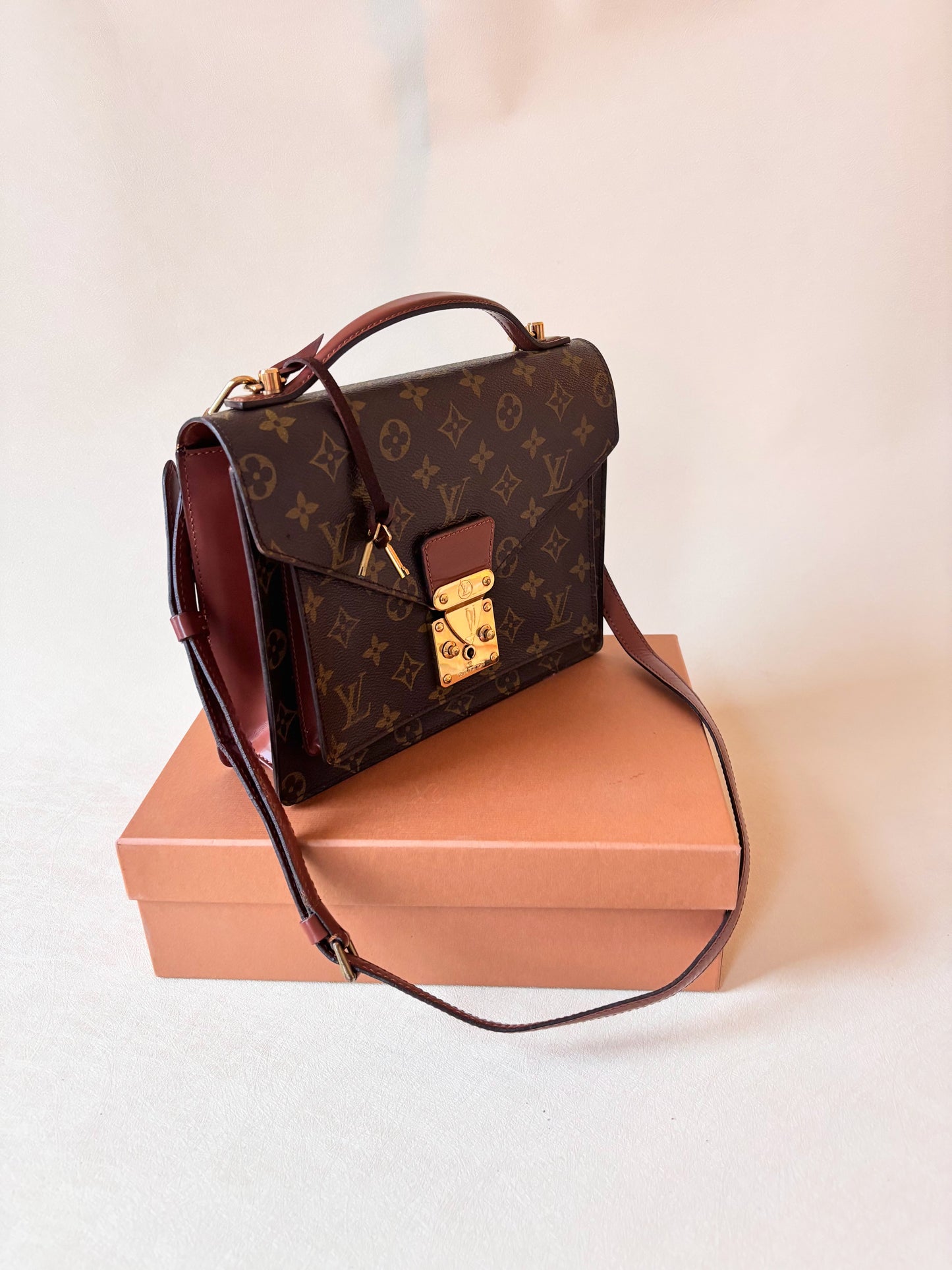 LOUIS VUITTON Sac Monceau