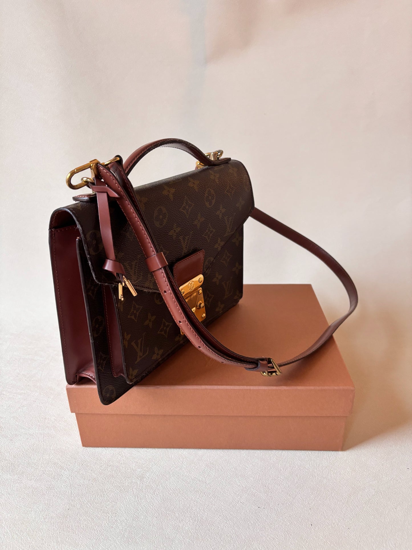LOUIS VUITTON Sac Monceau 26