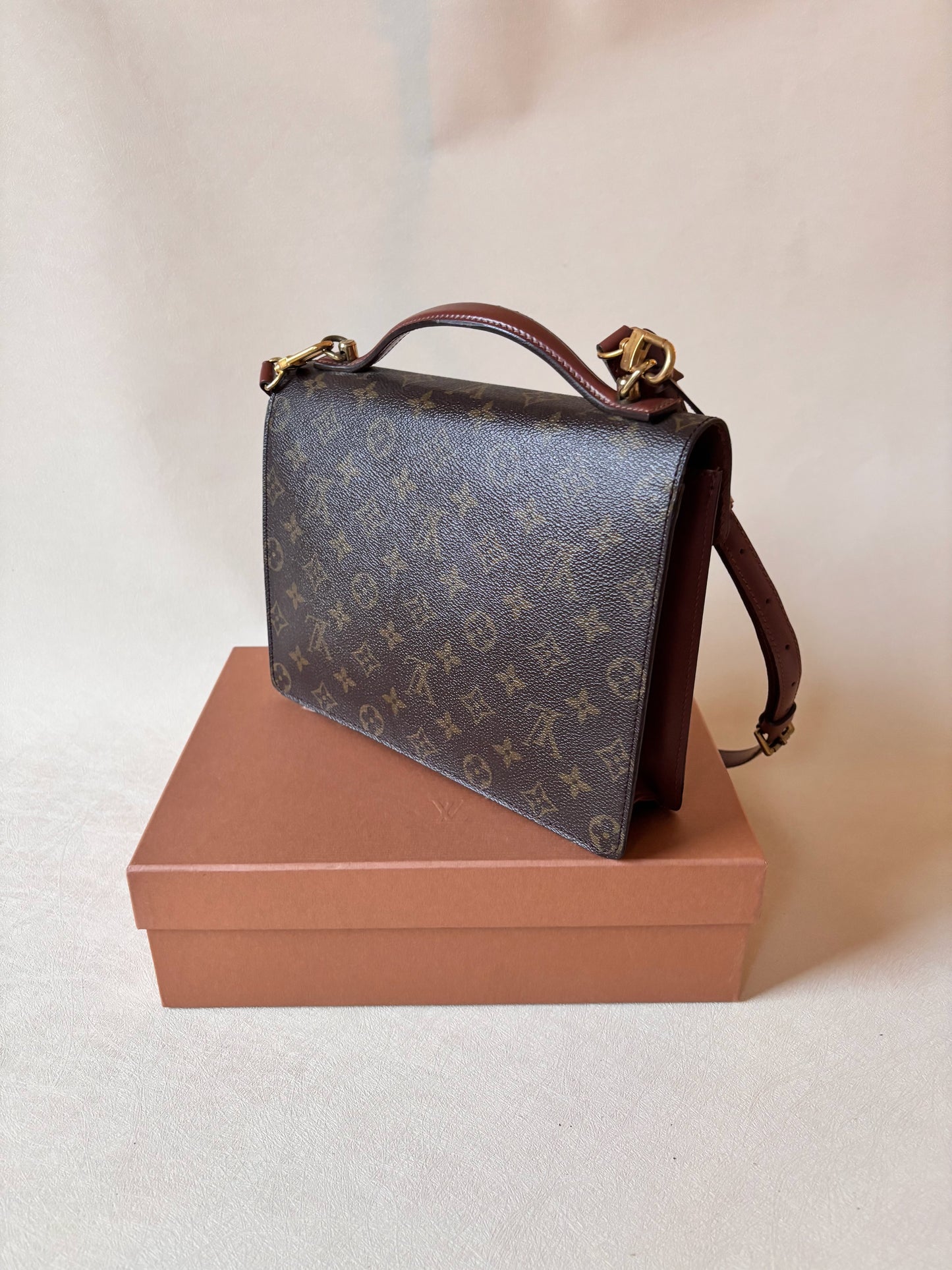 LOUIS VUITTON Sac Monceau 26