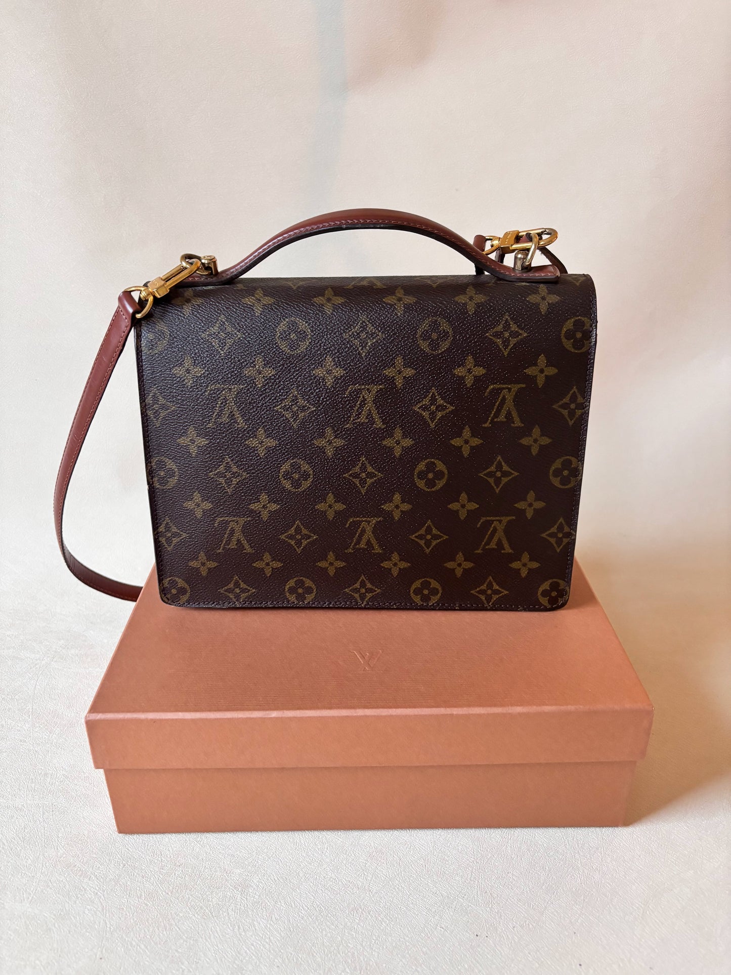 LOUIS VUITTON Sac Monceau 26