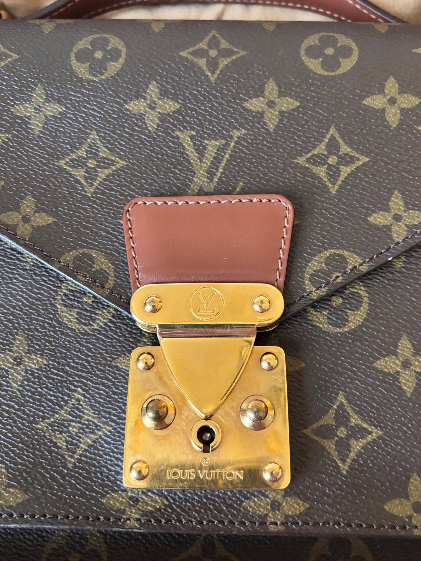LOUIS VUITTON Sac Monceau 26