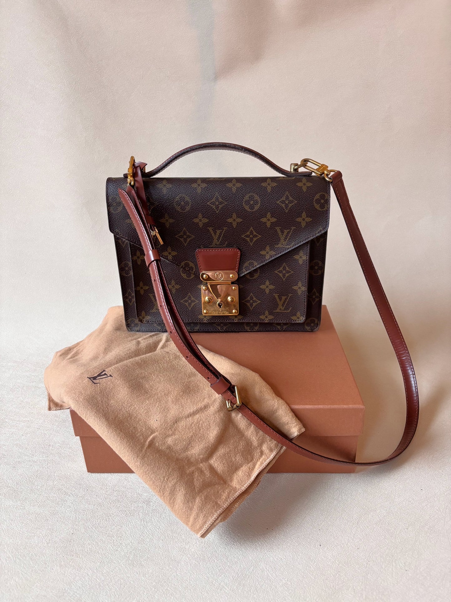 LOUIS VUITTON Sac Monceau 26