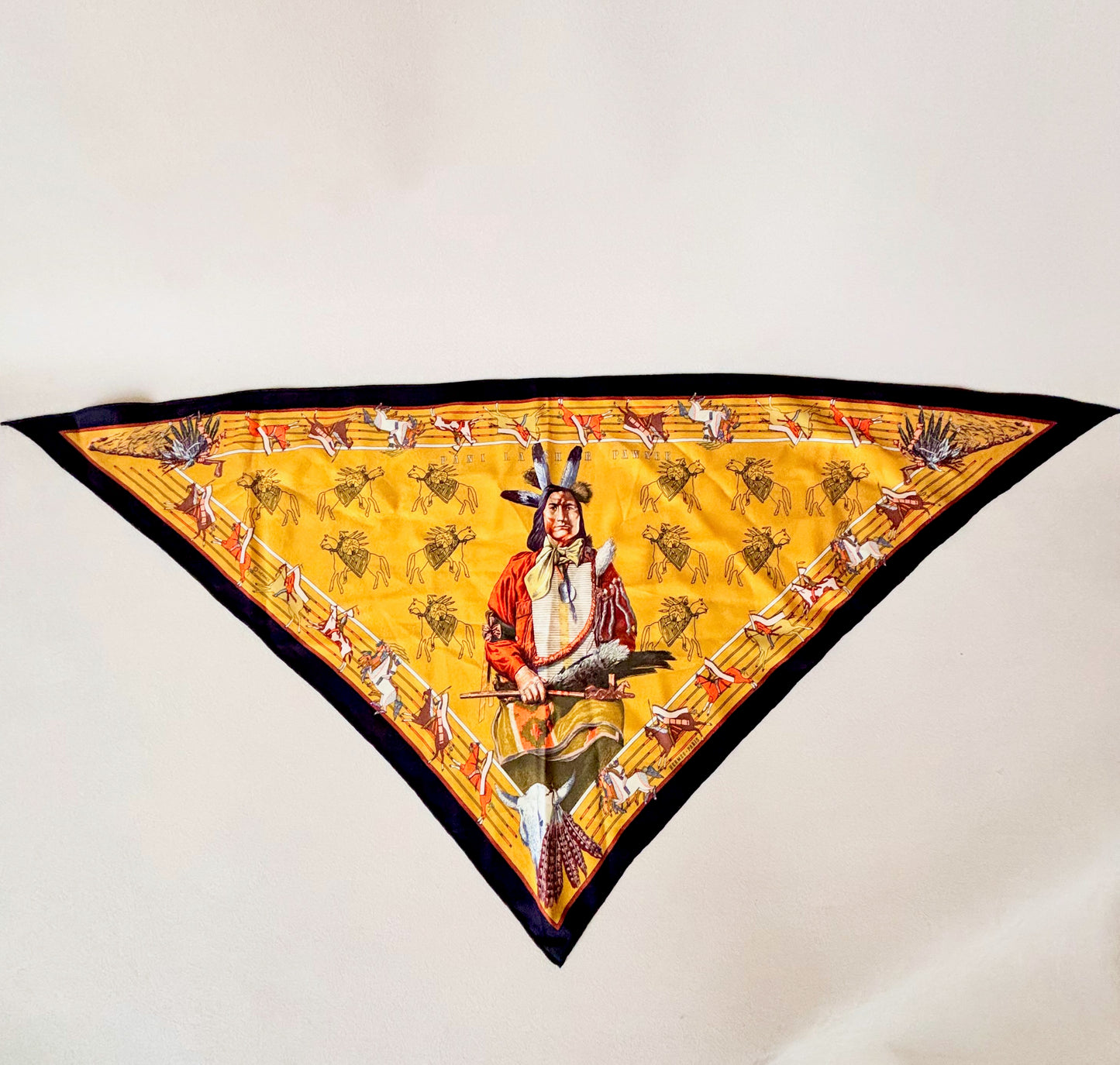 HERMÈS Foulard Pointu