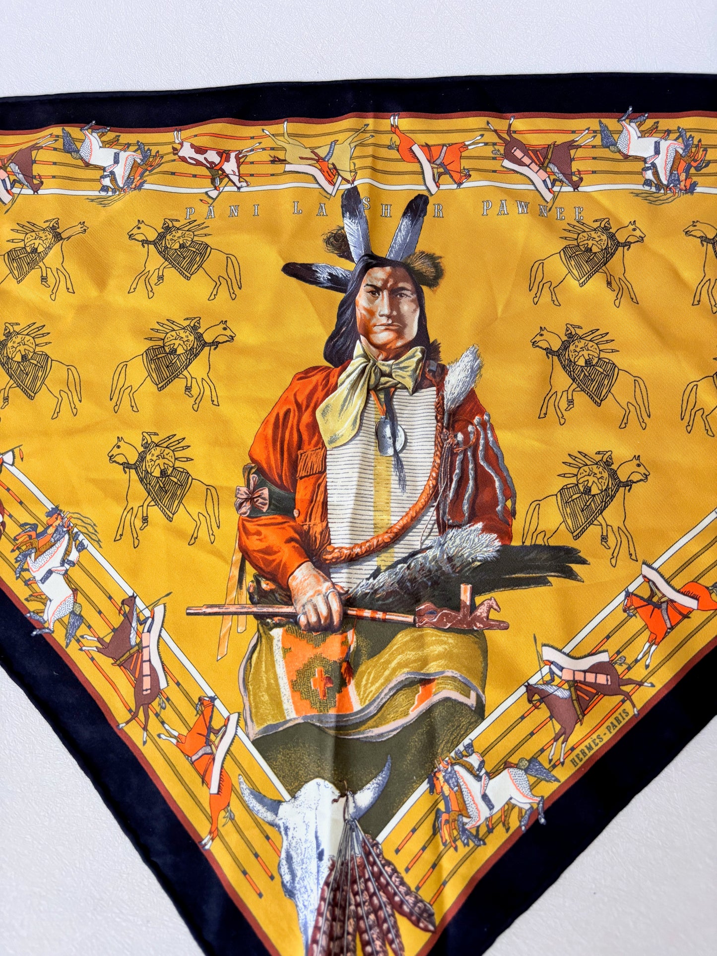 HERMÈS Foulard Pointu