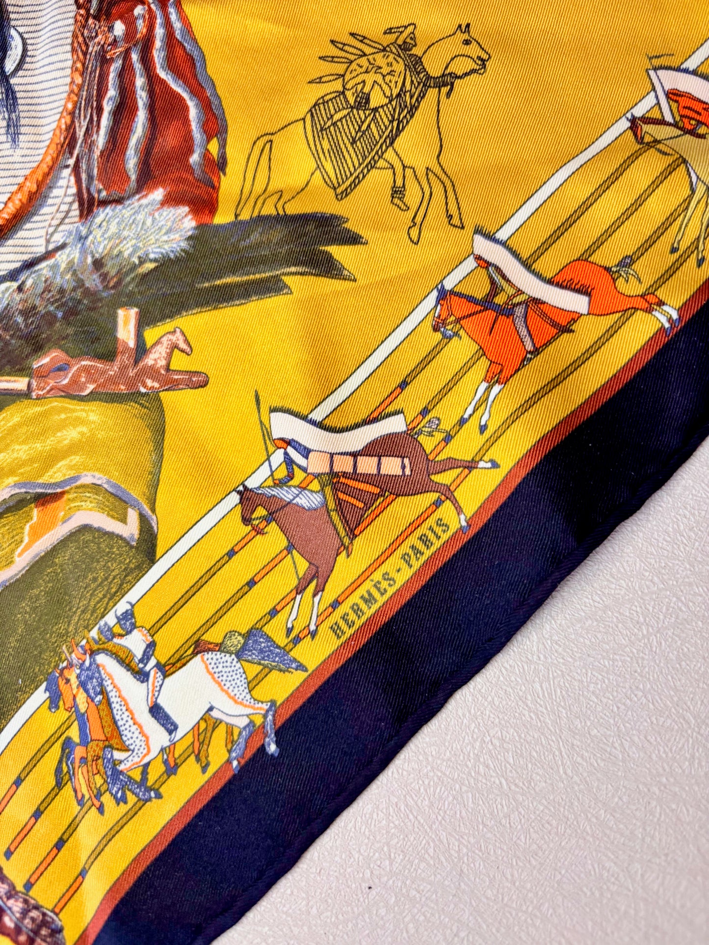HERMÈS Foulard Pointu