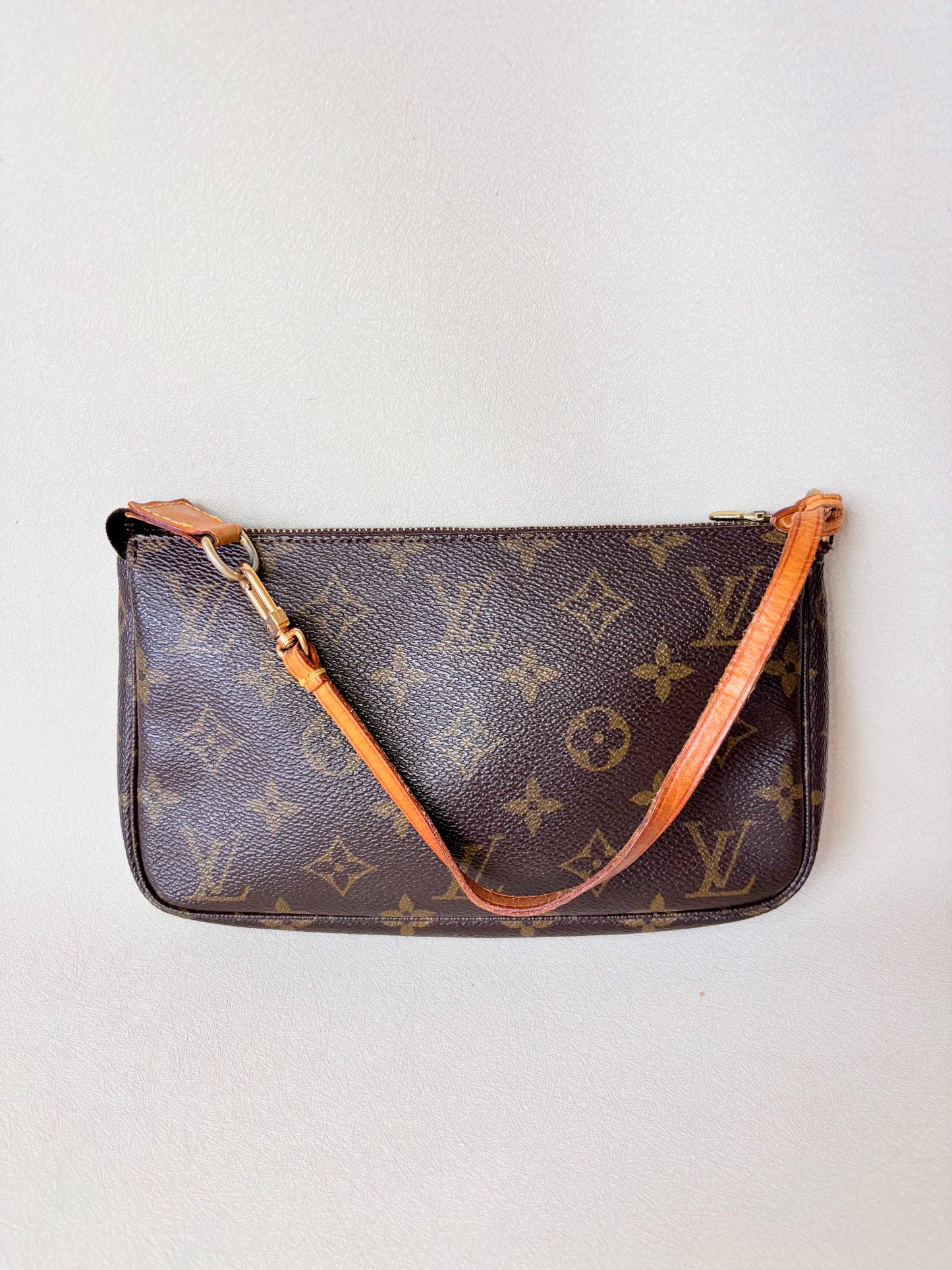 LOUIS VUITTON Pochette Accessoire