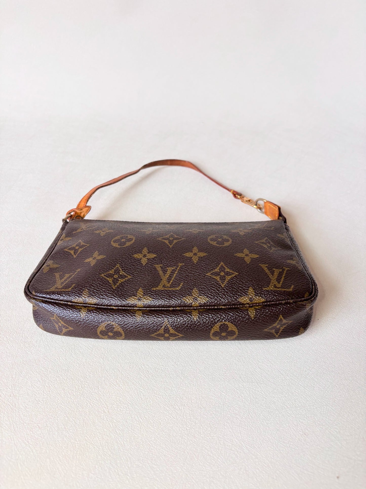 LOUIS VUITTON Pochette Accessoire