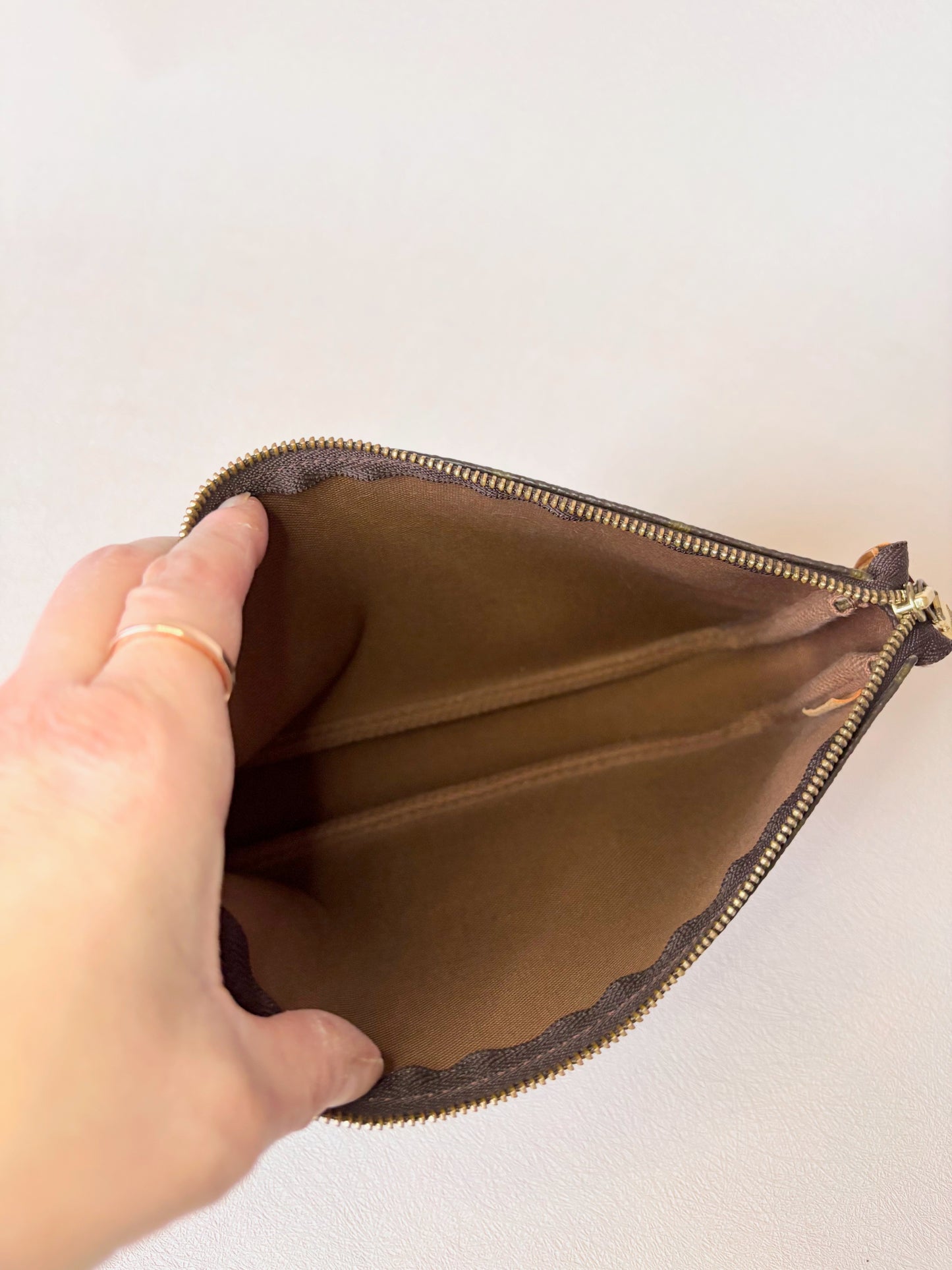 LOUIS VUITTON Pochette Accessoire
