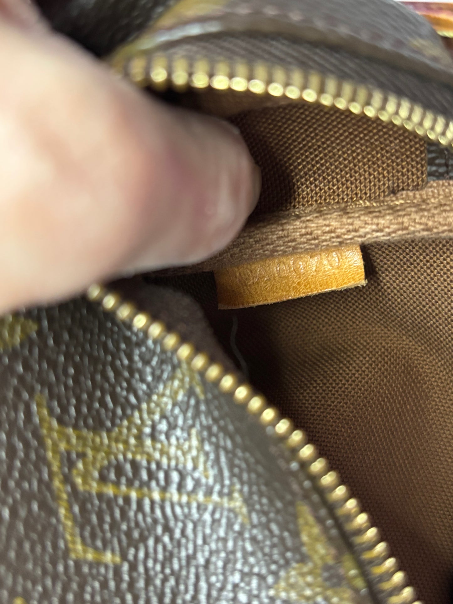 LOUIS VUITTON Pochette Accessoire