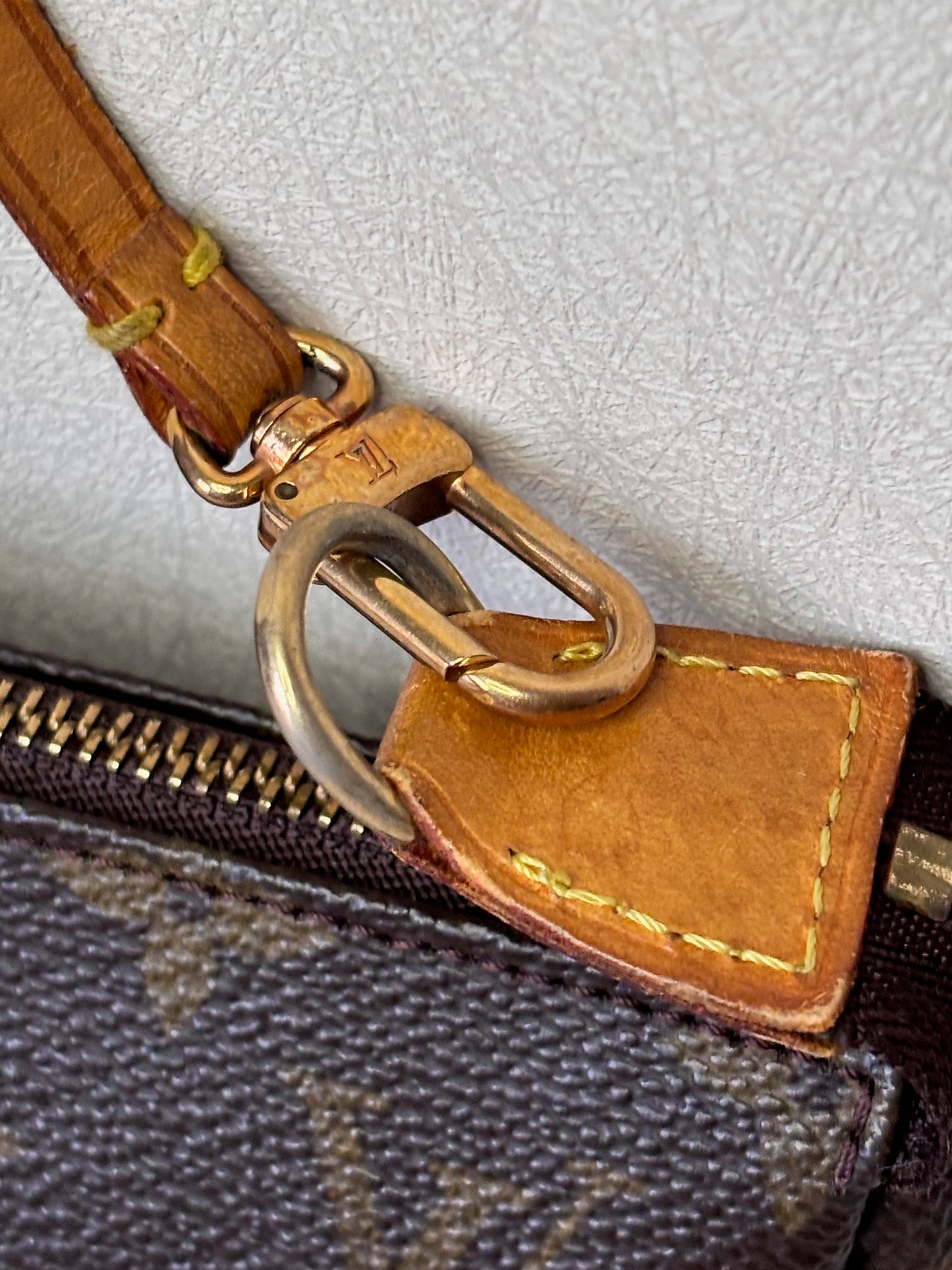 LOUIS VUITTON Pochette Accessoire