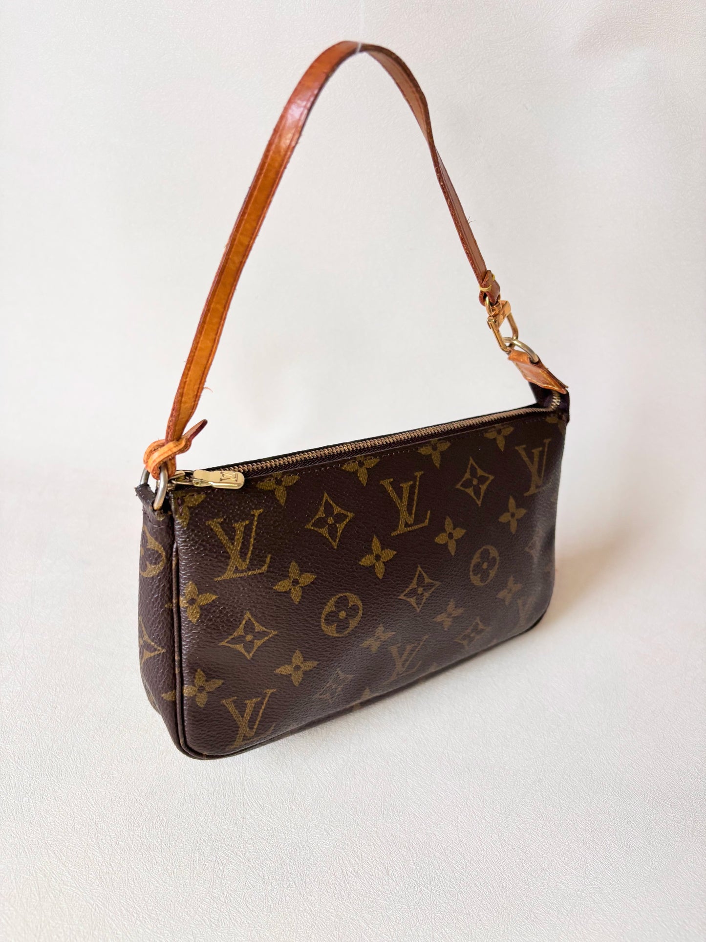 LOUIS VUITTON Pochette Accessoire