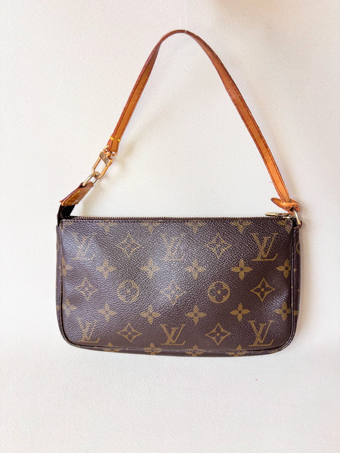 LOUIS VUITTON Pochette Accessoire