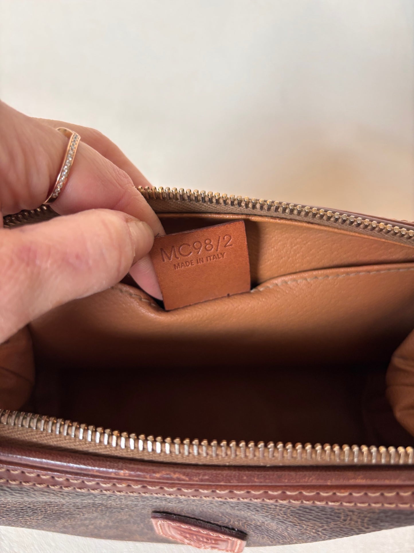 CÉLINE Pochette Triomphe