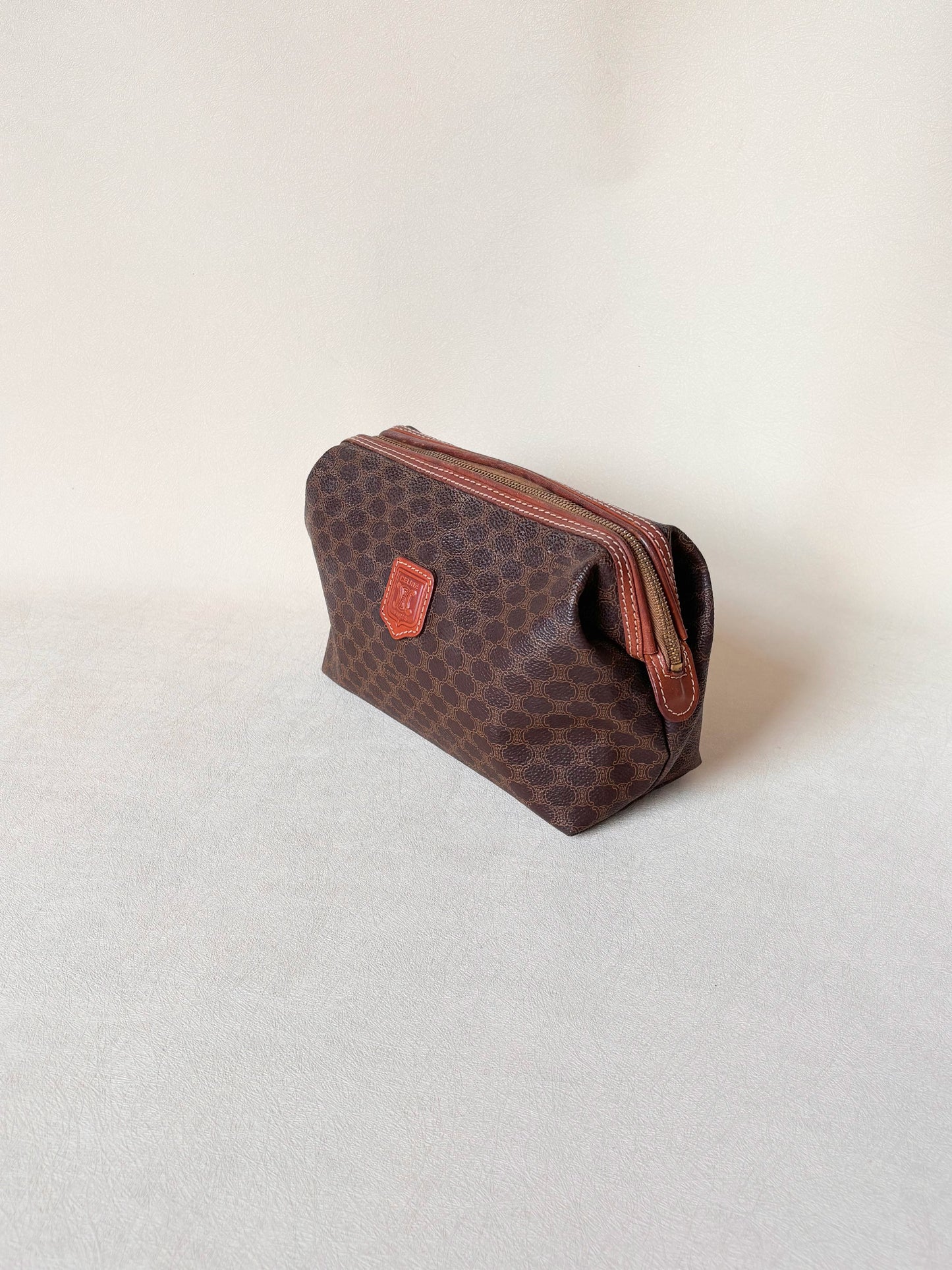 CÉLINE Pochette Triomphe