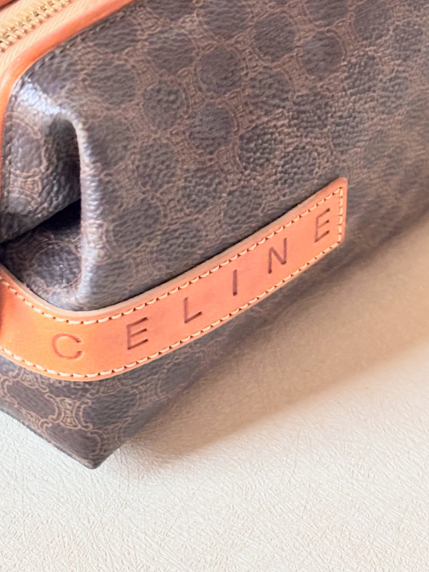 CÉLINE Pochette Triomphe
