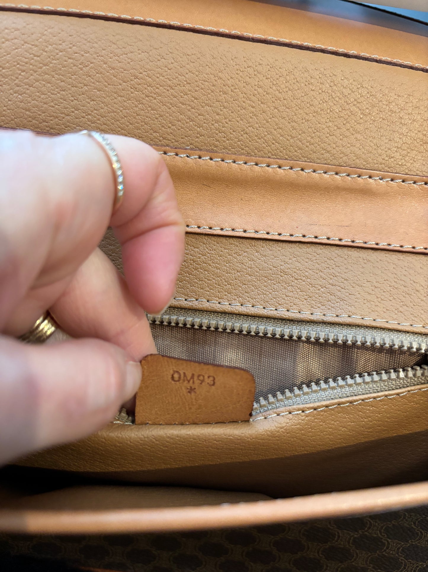 CÉLINE Pochette Triomphe