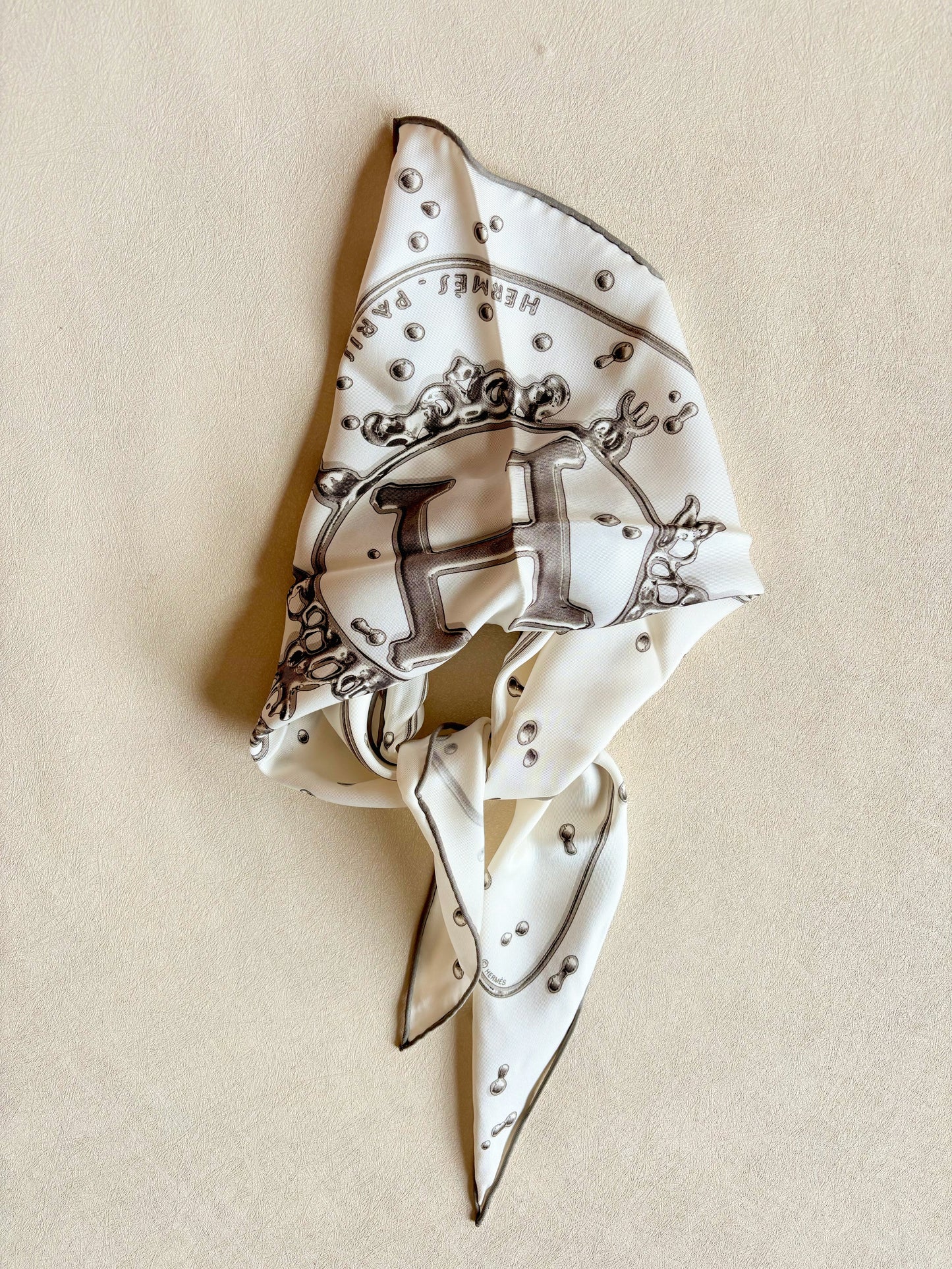 HERMÈS Foulard Pointu