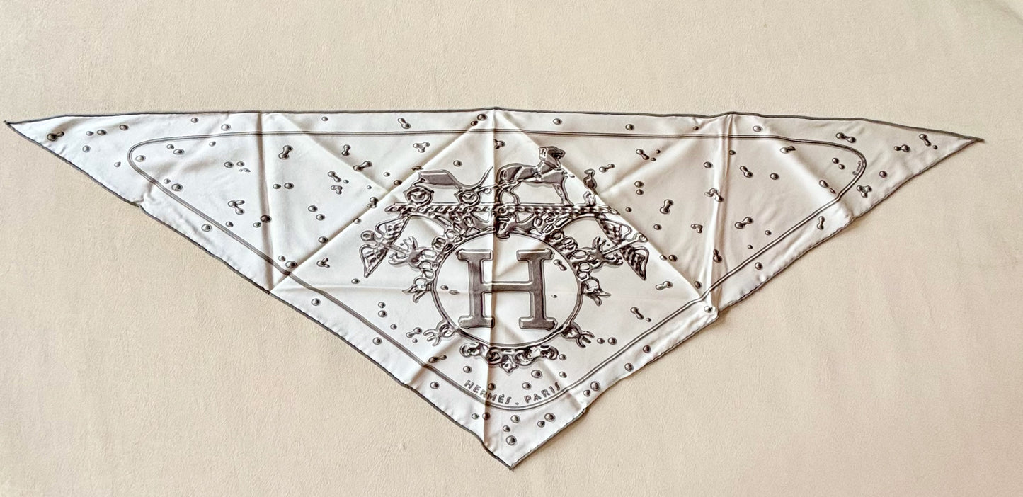 HERMÈS Foulard Pointu