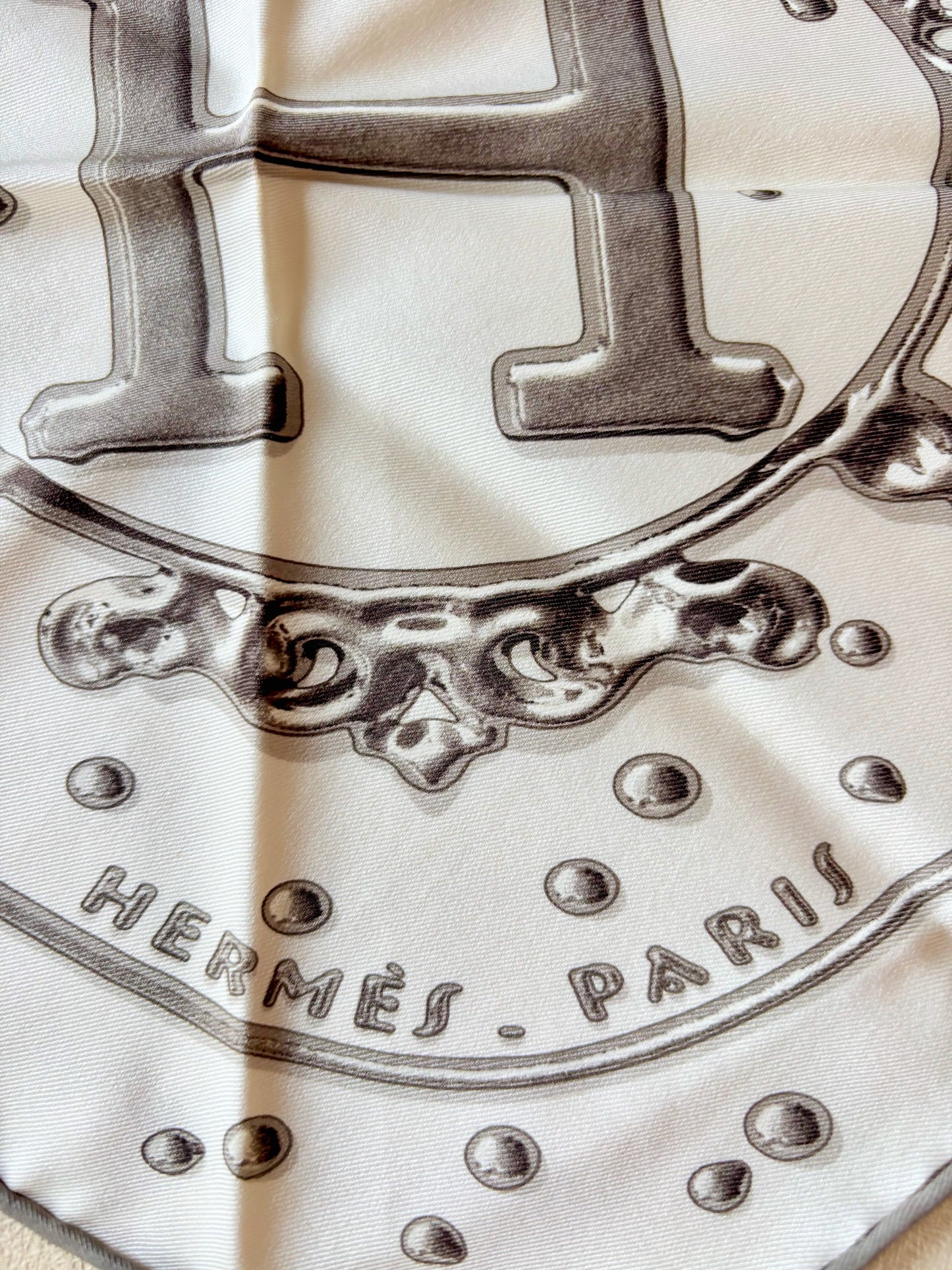 HERMÈS Foulard Pointu