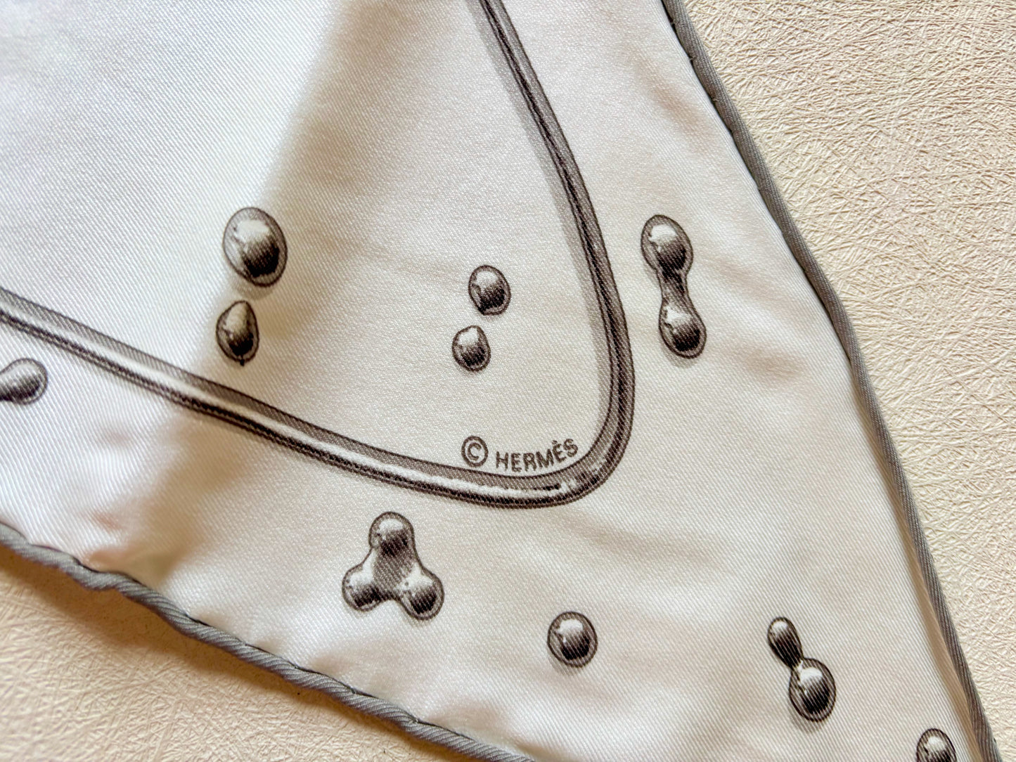 HERMÈS Foulard Pointu
