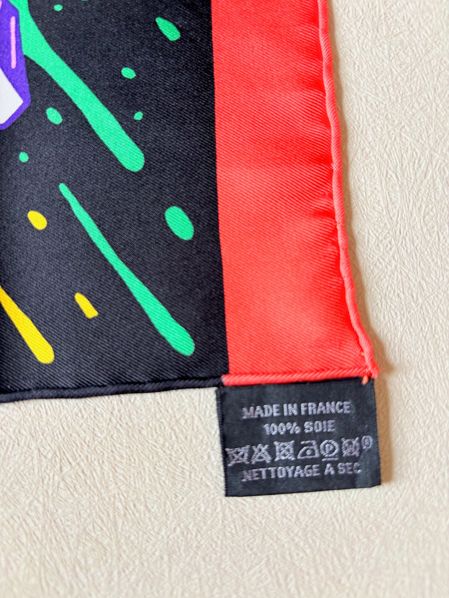 HERMÈS Petit carré Graffiti