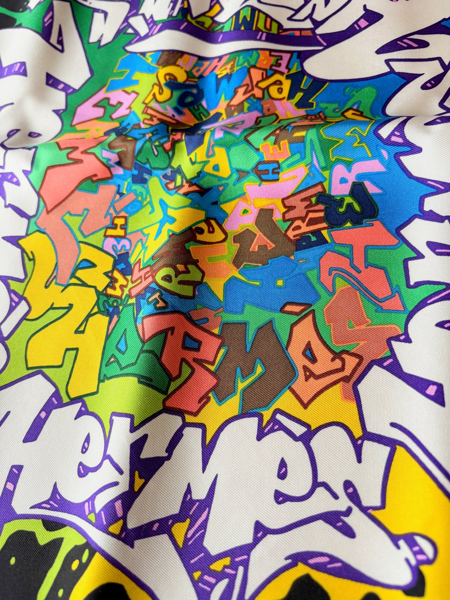 HERMÈS Petit carré Graffiti