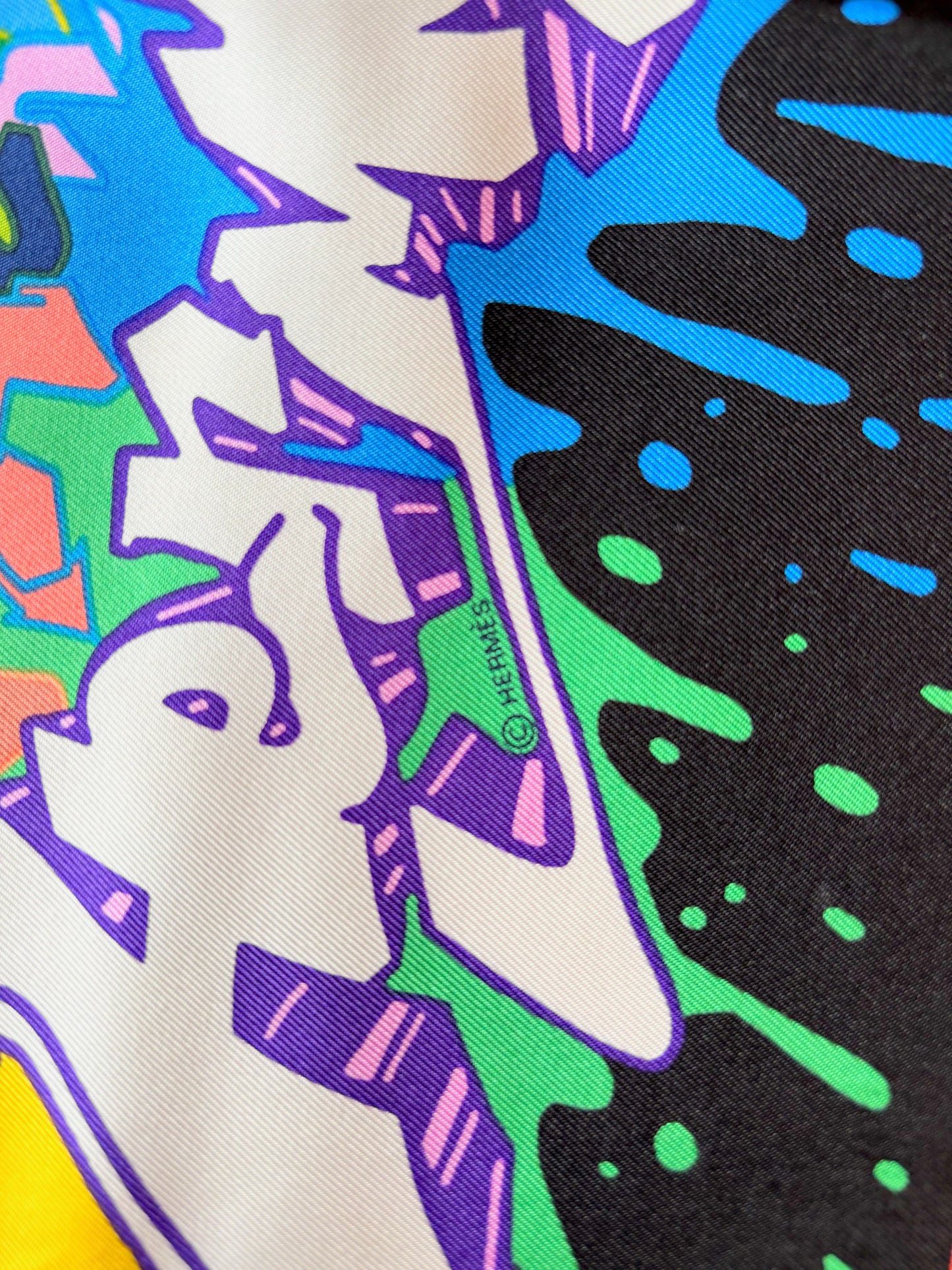 HERMÈS Petit carré Graffiti