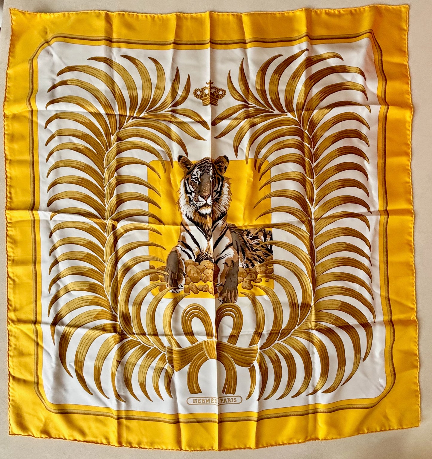 HERMÈS Carré Tigre royal