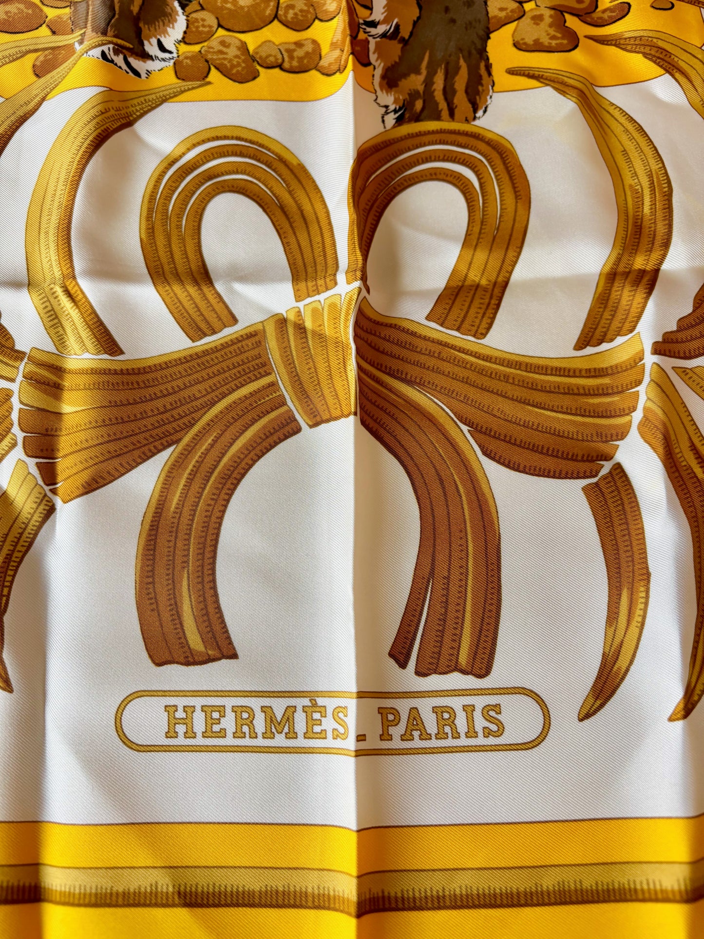HERMÈS Carré Tigre royal