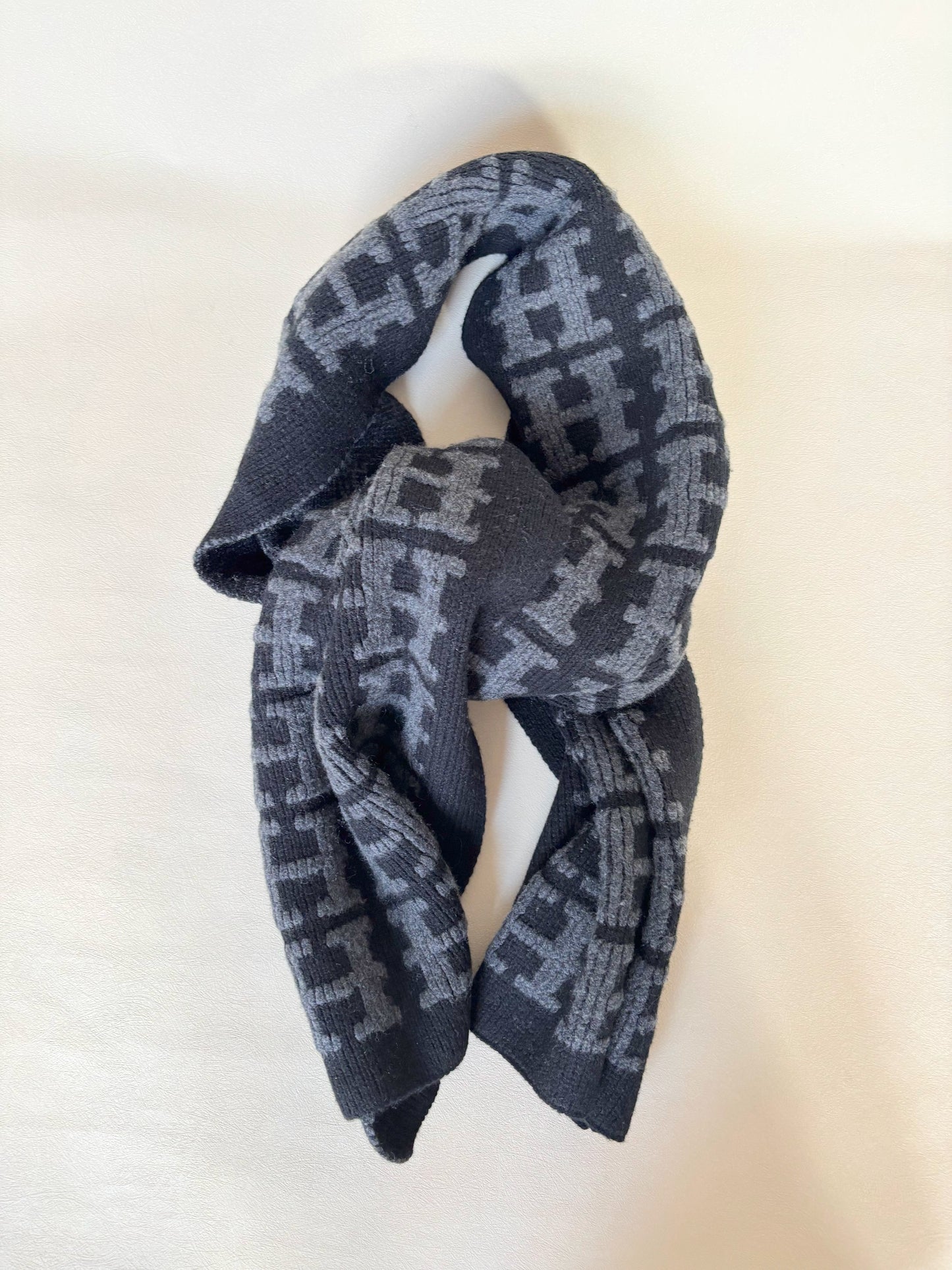 HERMÈS Écharpe en cachemire