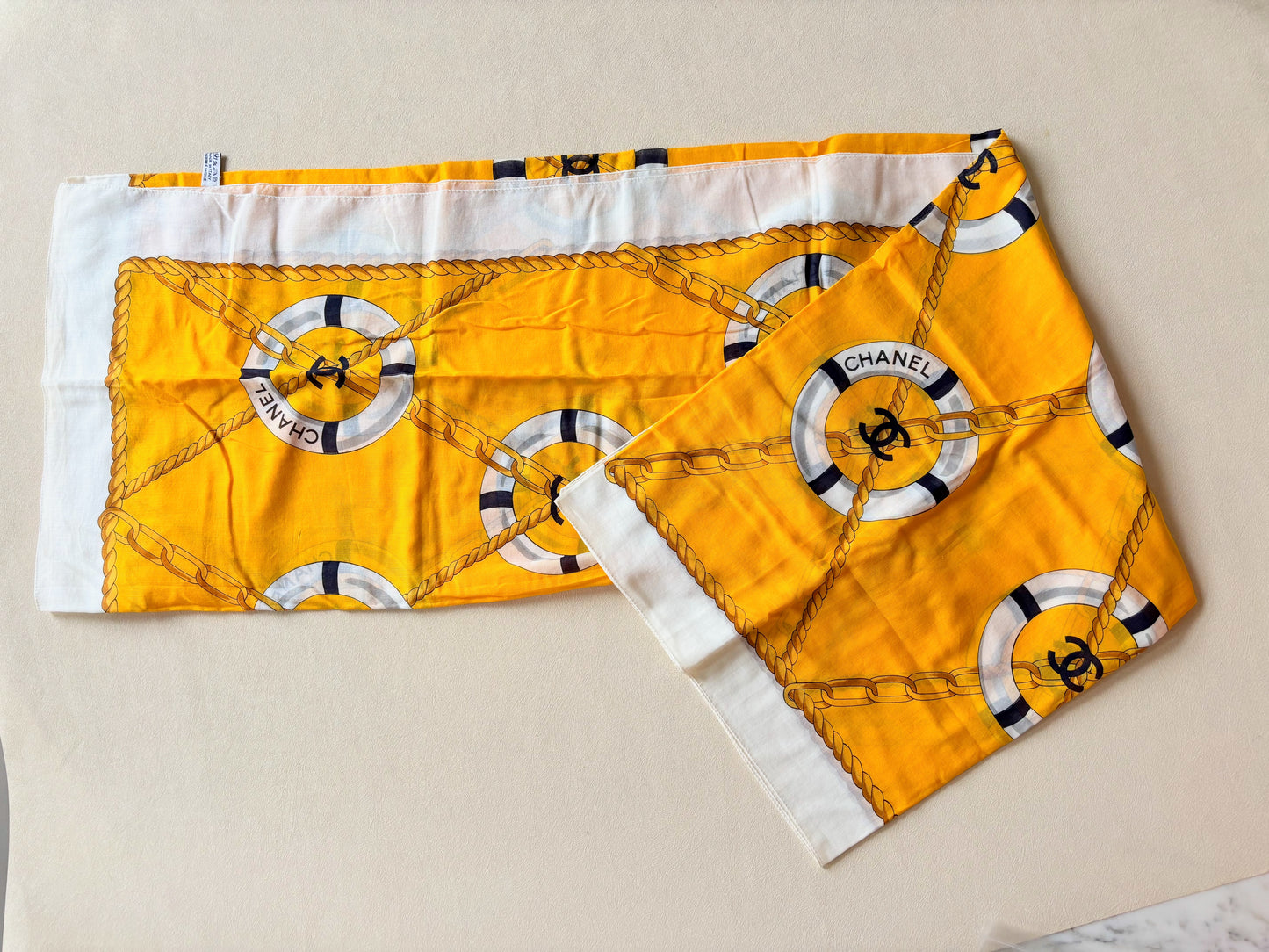 CHANEL Maxi foulard Paréo