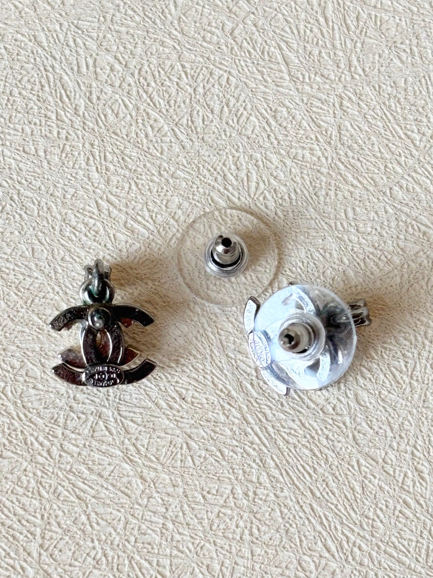CHANEL Boucles d'oreilles strass
