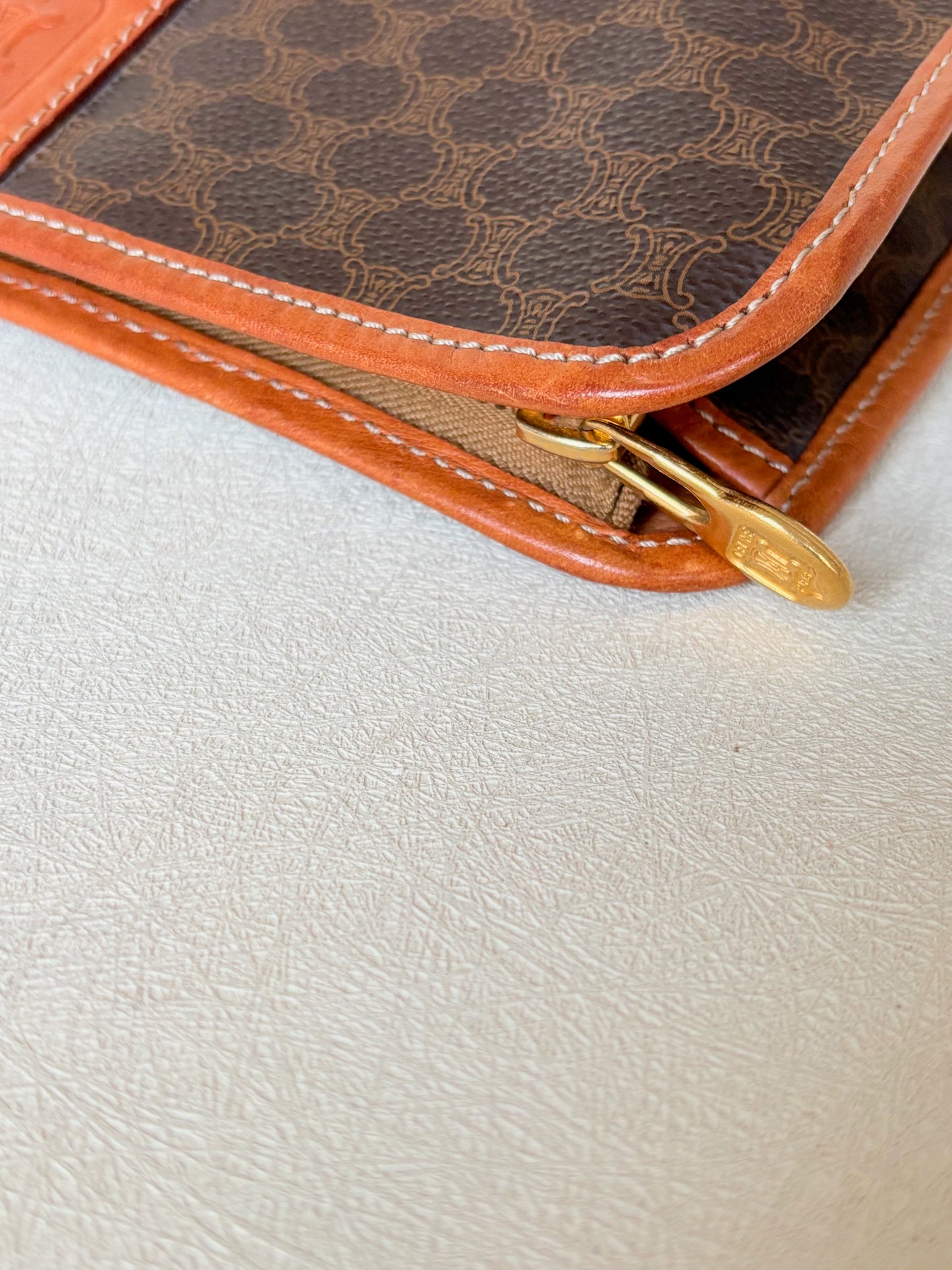 CÉLINE Pochette Triomphe