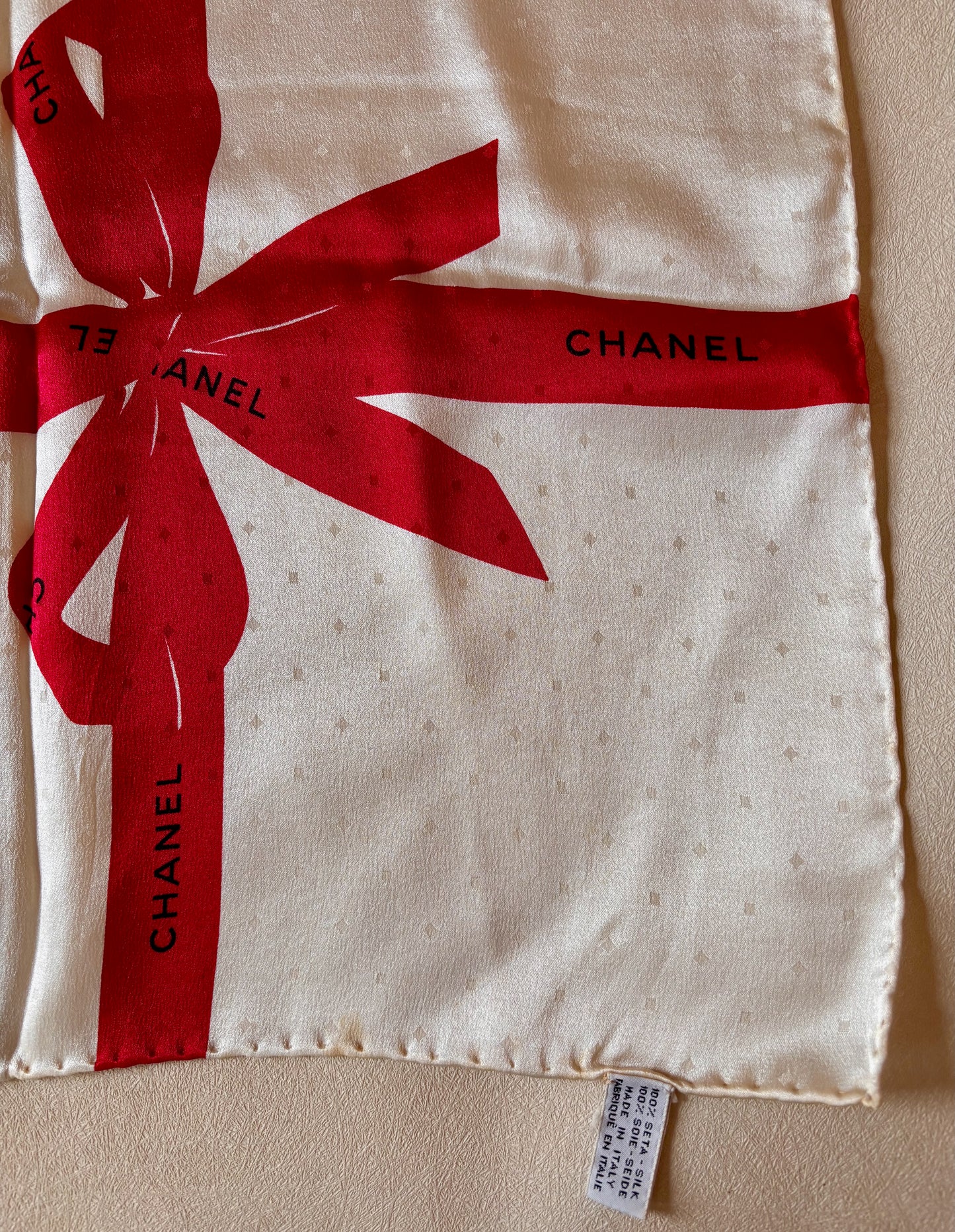 CHANEL Carré en soie
