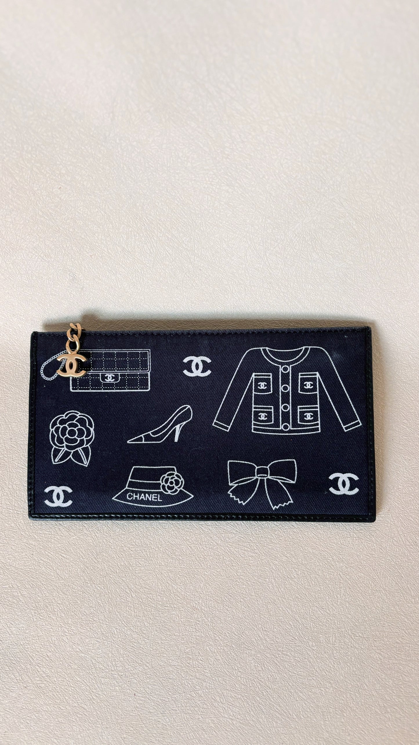 CHANEL Pochette