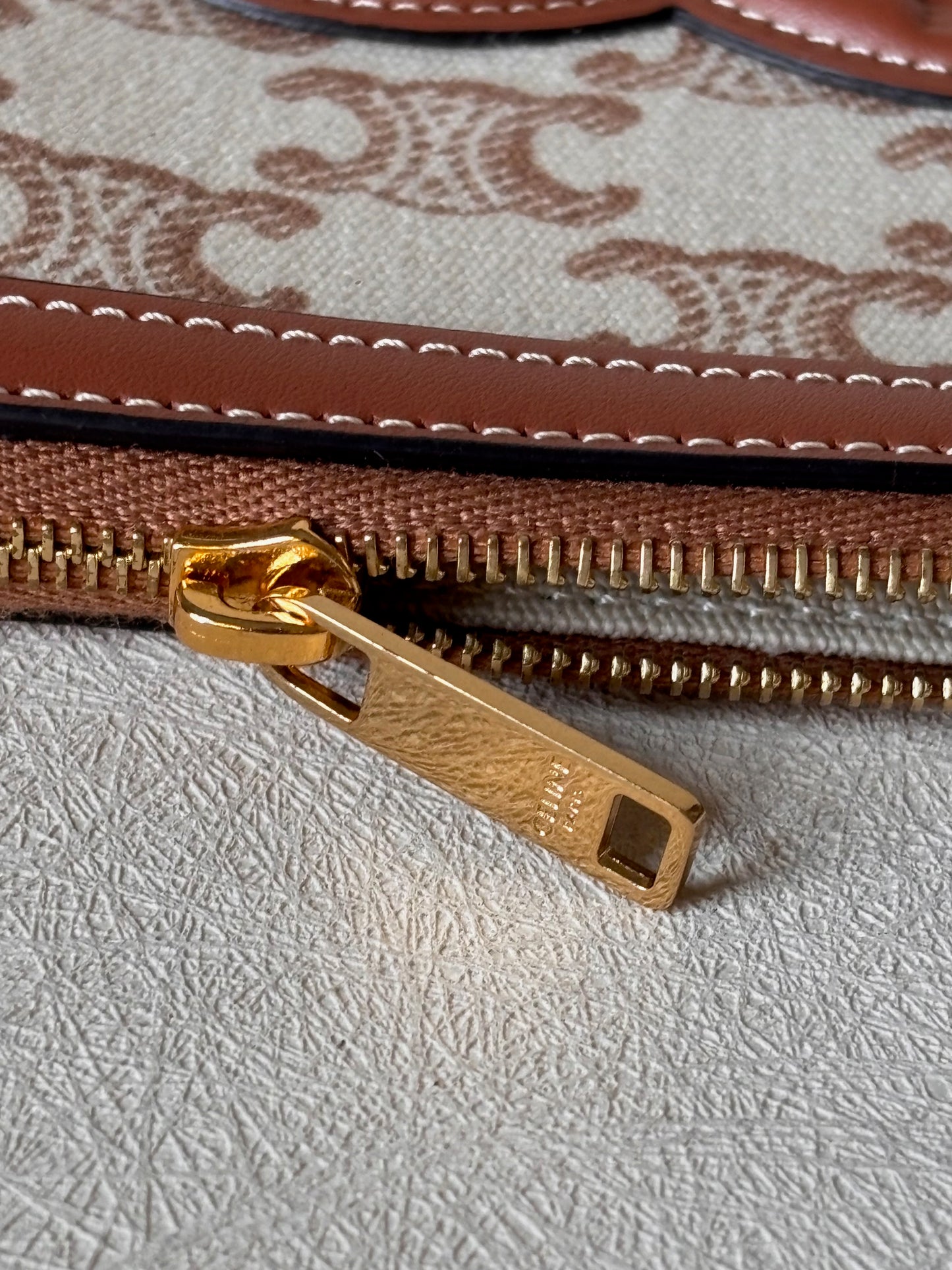CÉLINE Pochette Triomphe