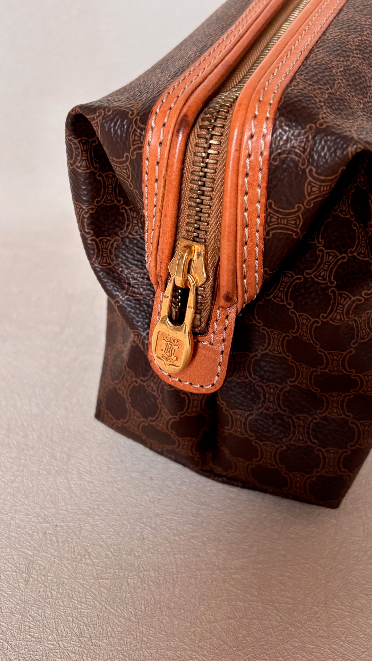 CÉLINE Pochette Triomphe