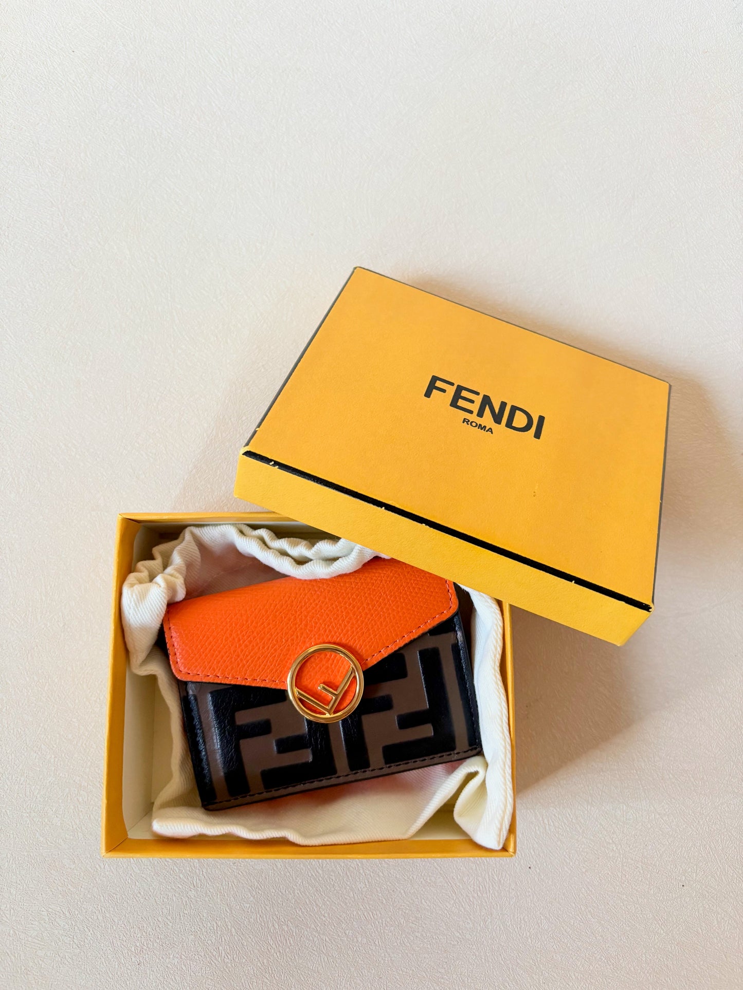 Fendi Portefeuille cuir FF