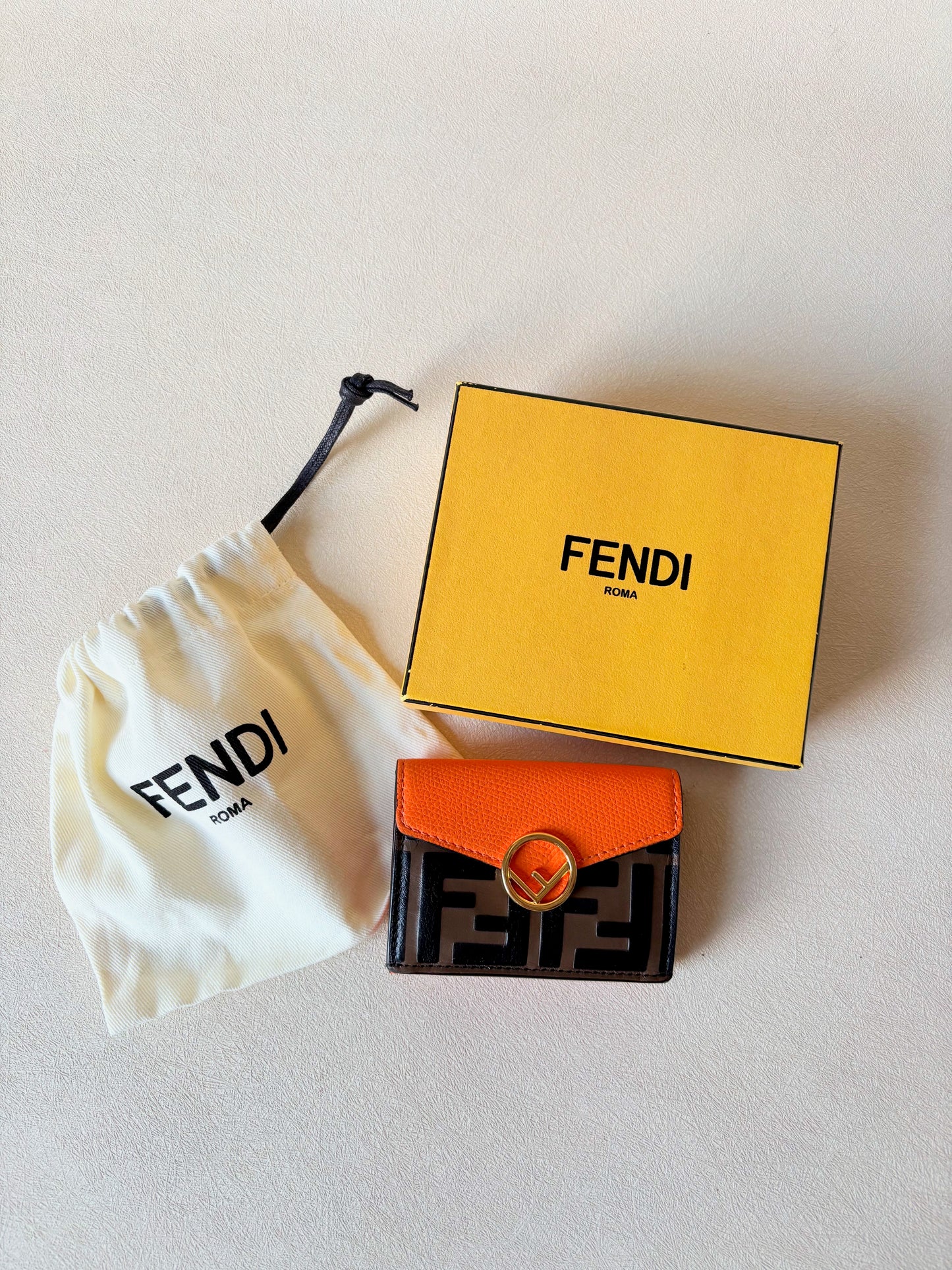 Fendi Portefeuille cuir FF
