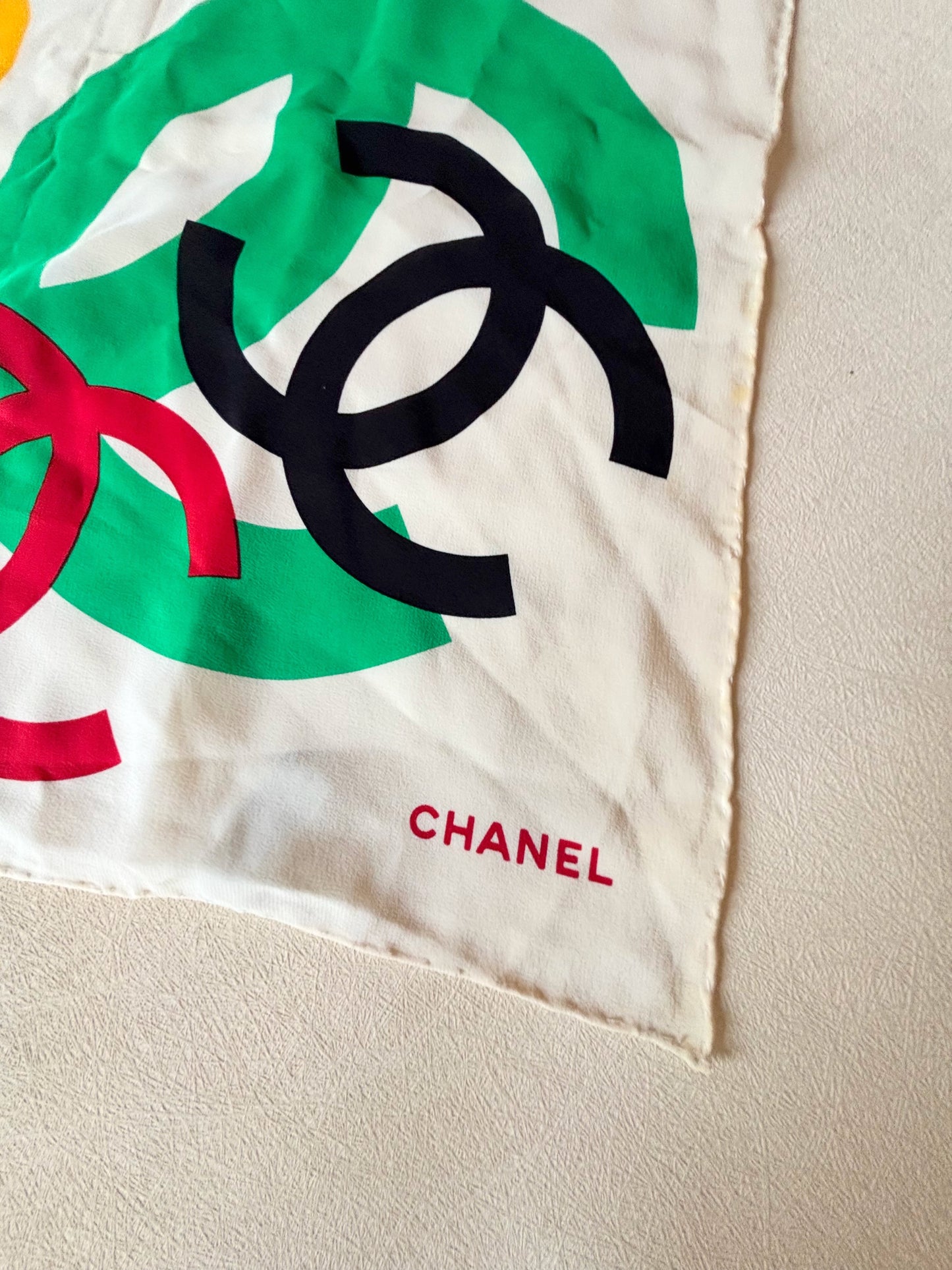 CHANEL Carré en soie