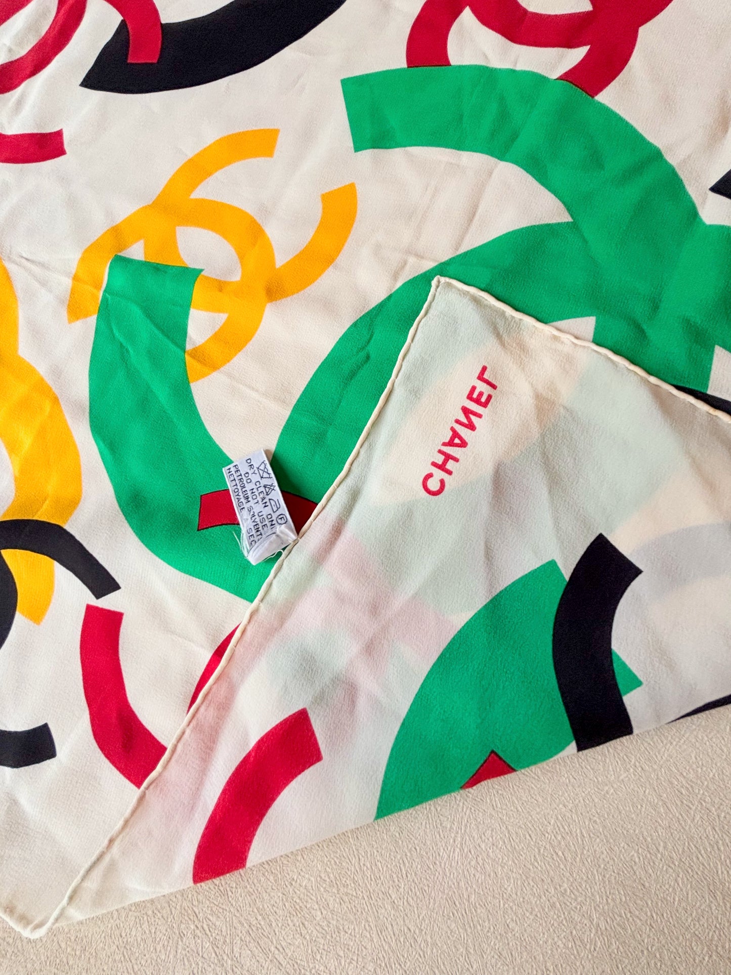 CHANEL Carré en soie