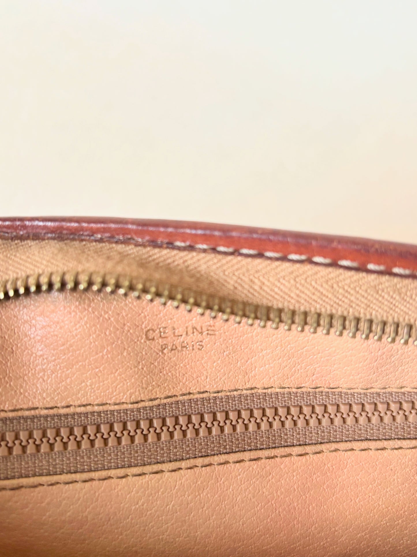 CÉLINE Pochette Triomphe