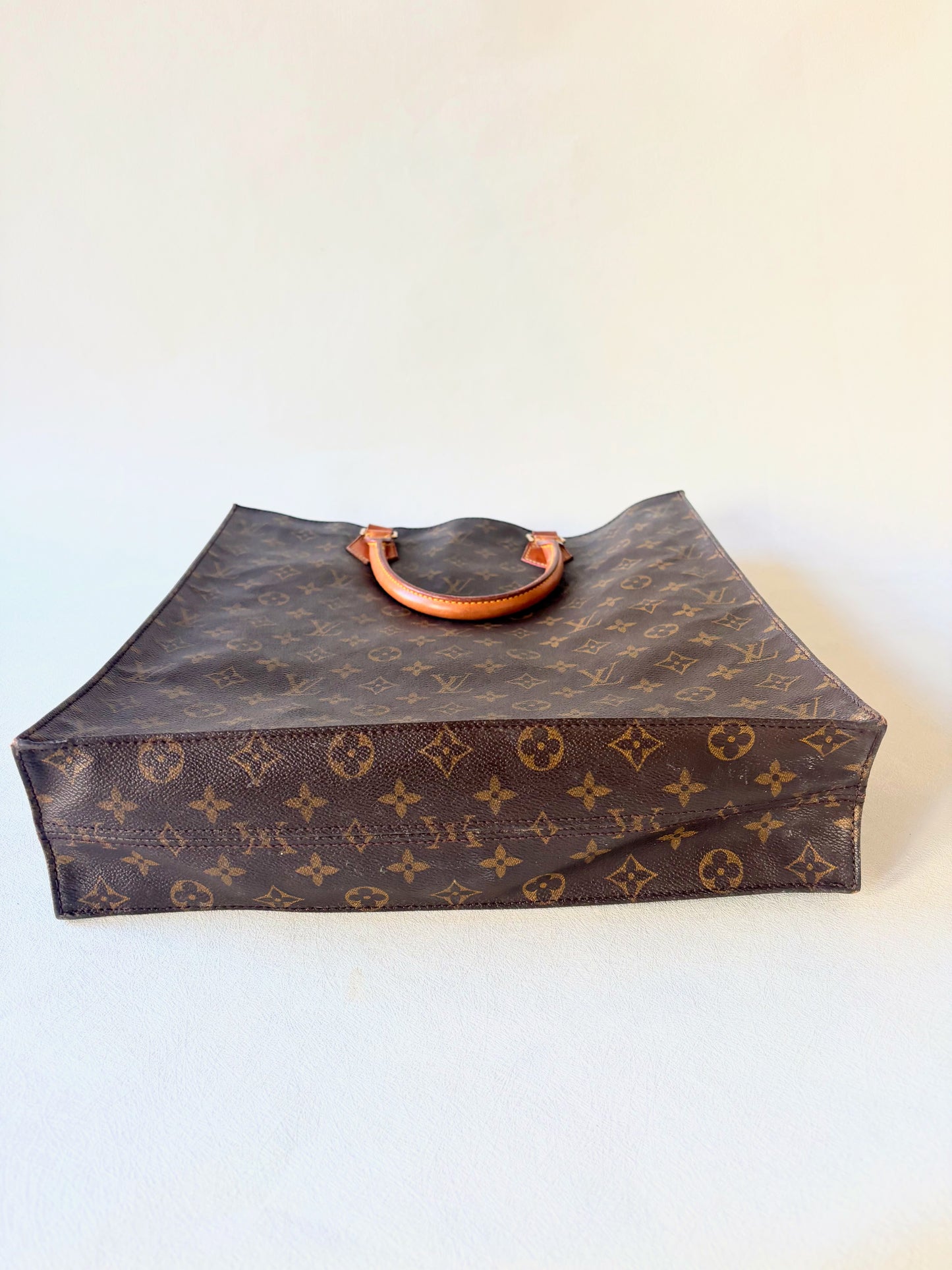 LOUIS VUITTON Sac plat